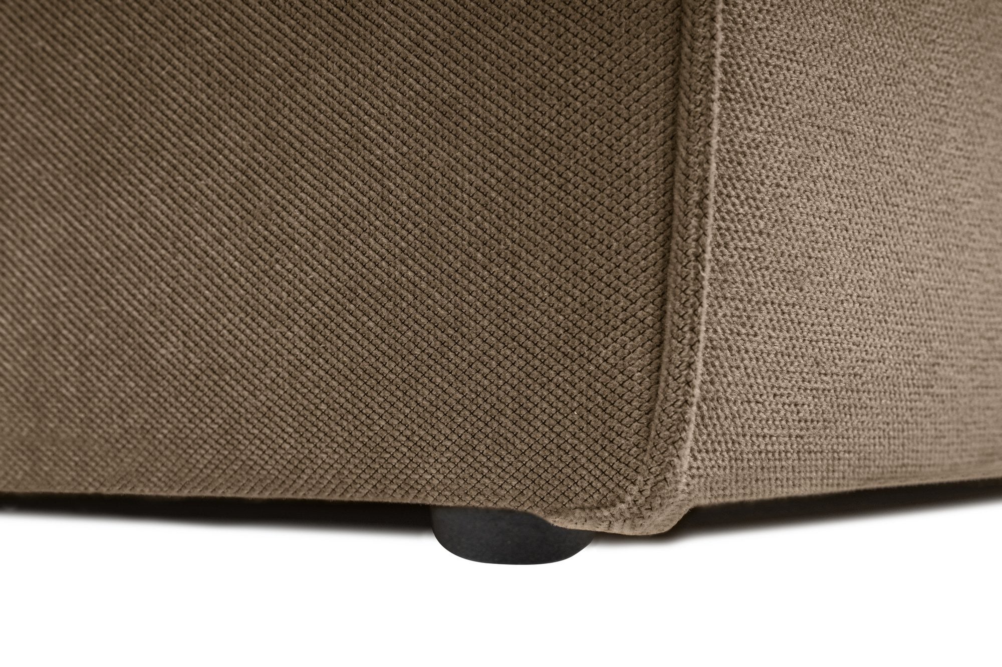 Sofá de canto elegante, marrom, 350 x 190 x 65 cm | Estrutura 100% madeira de carpa, tecido 100% linho, assentos de espuma 32 DNS, inclui pufe | Perfeito para salas de estar modernas