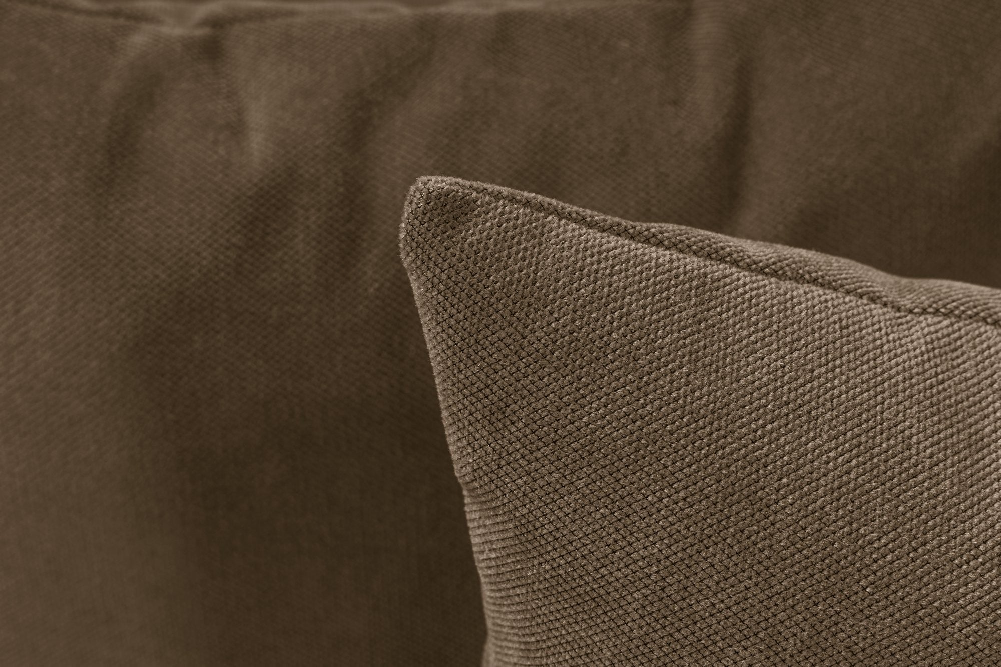 Sofá de canto elegante, marrom, 350 x 190 x 65 cm | Estrutura 100% madeira de carpa, tecido 100% linho, assentos de espuma 32 DNS, inclui pufe | Perfeito para salas de estar modernas