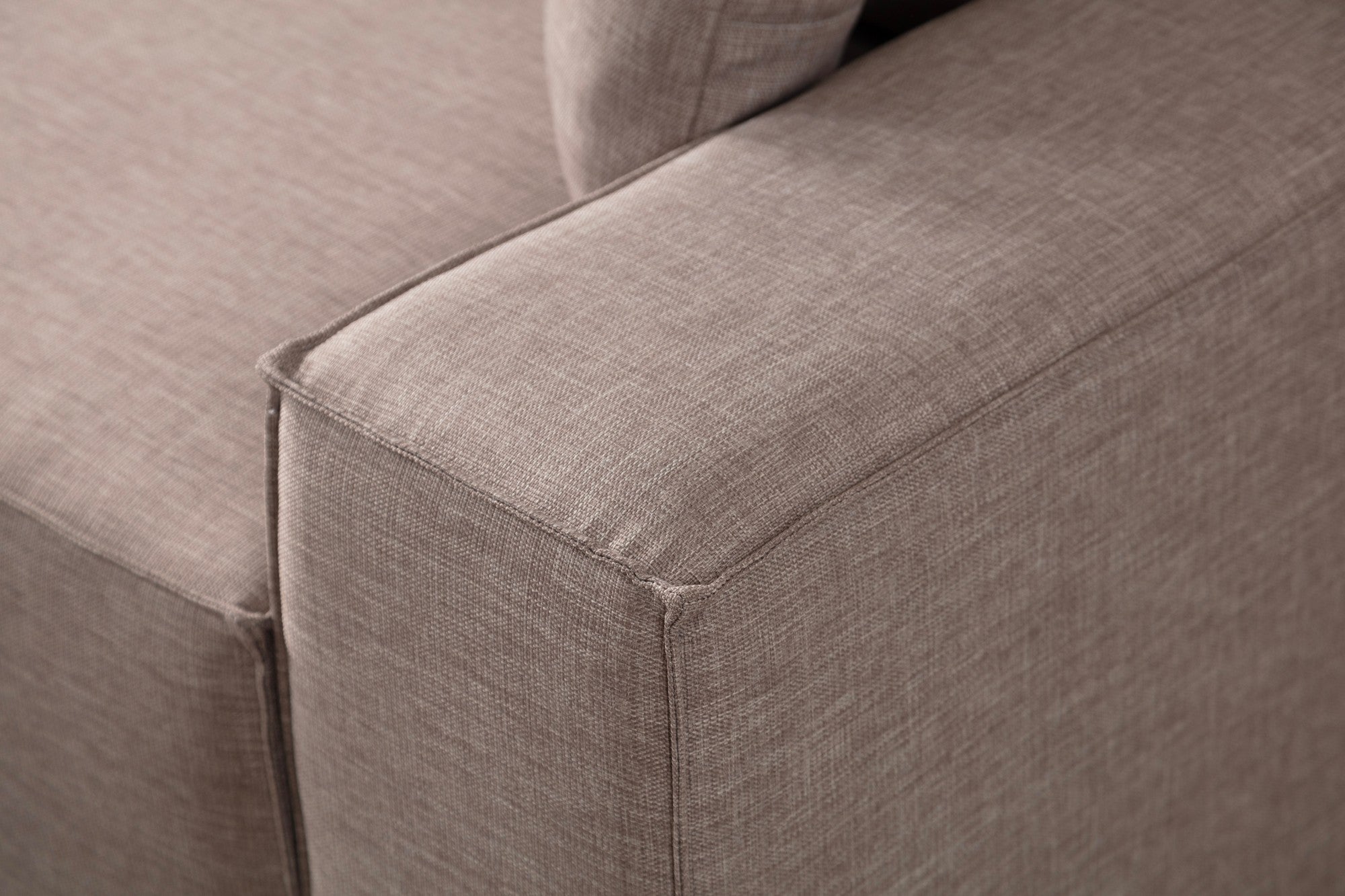 Sofá-cama de canto elegante, marrom, 260 cm | Estrutura em madeira de faia e aglomerado, 100% poliéster | Mecanismo deslizante, espuma macia, tecido lavável a seco | Perfeito para espaços modernos
