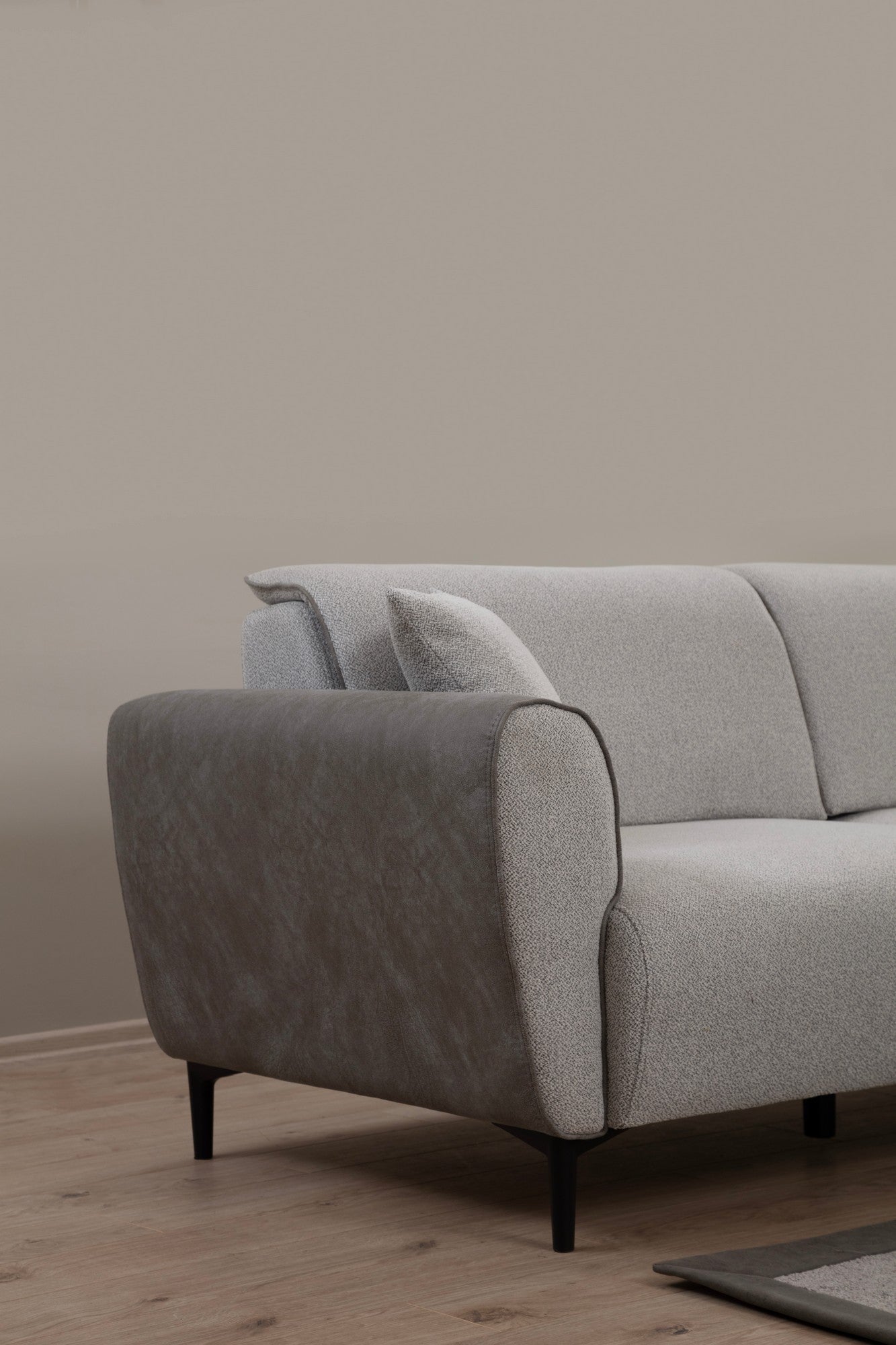 Sofá-cama elegante de 3 lugares, cinza, 215 x 85 x 85 cm | Estrutura em madeira de faia, 100% poliéster, mecanismo giratório | Perfeito para salas de estar modernas e espaços para hóspedes