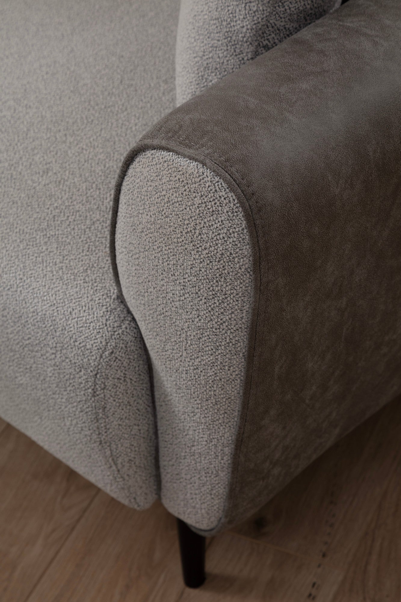 Sofá-cama elegante de 3 lugares, cinza, 215 x 85 x 85 cm | Estrutura em madeira de faia, 100% poliéster, mecanismo giratório | Perfeito para salas de estar modernas e espaços para hóspedes