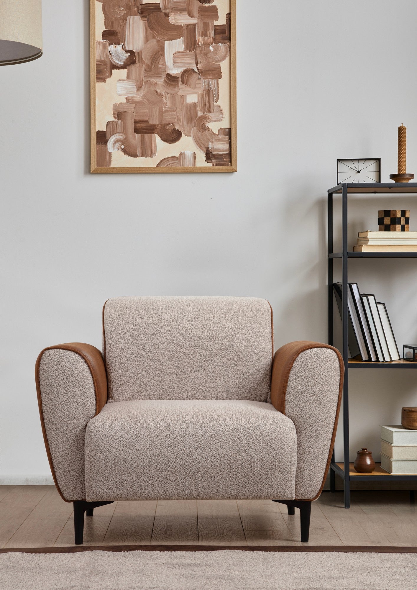 Sofá elegante de 1 lugar, bege e canela, 100x85x85 cm | Estrutura em madeira de faia e aglomerado, 100% poliéster, almofadas de espuma macia | Tecido fácil de limpar, design moderno
