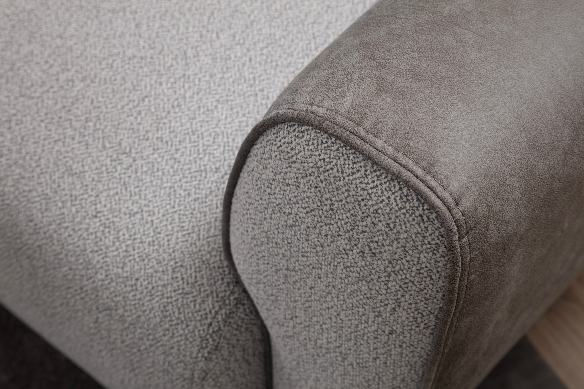 Sofá elegante de 1 lugar, cinza, 100 cm | Estrutura em madeira de faia e aglomerado, tecido 100% poliéster | Almofadas de espuma macia, fácil de limpar, design moderno