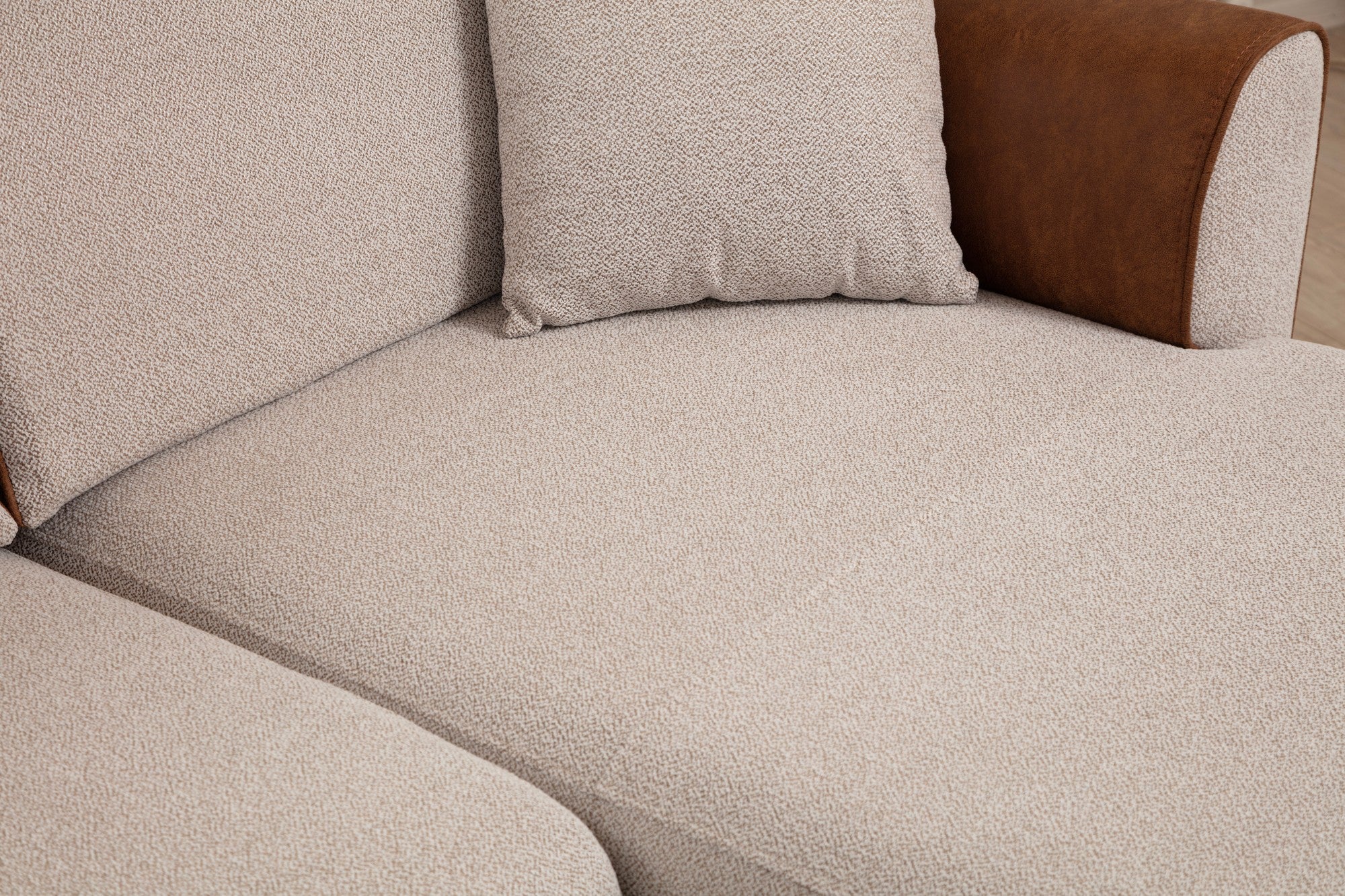 Sofá-cama de canto elegante, estrutura de madeira de faia e aglomerado, 150 x 260 cm, 100% poliéster, mecanismo giratório, bege e canela, perfeito para espaços de estar modernos