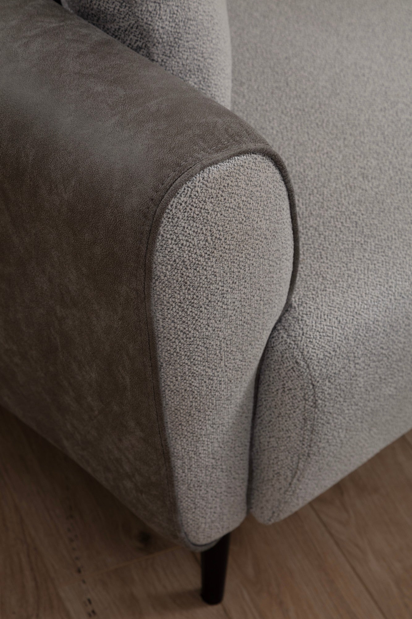 Sofá-cama de canto elegante, cinza, 150 x 260 cm | Estrutura em madeira de faia e aglomerado, 100% poliéster | Mecanismo giratório, tecido fácil de limpar, design moderno
