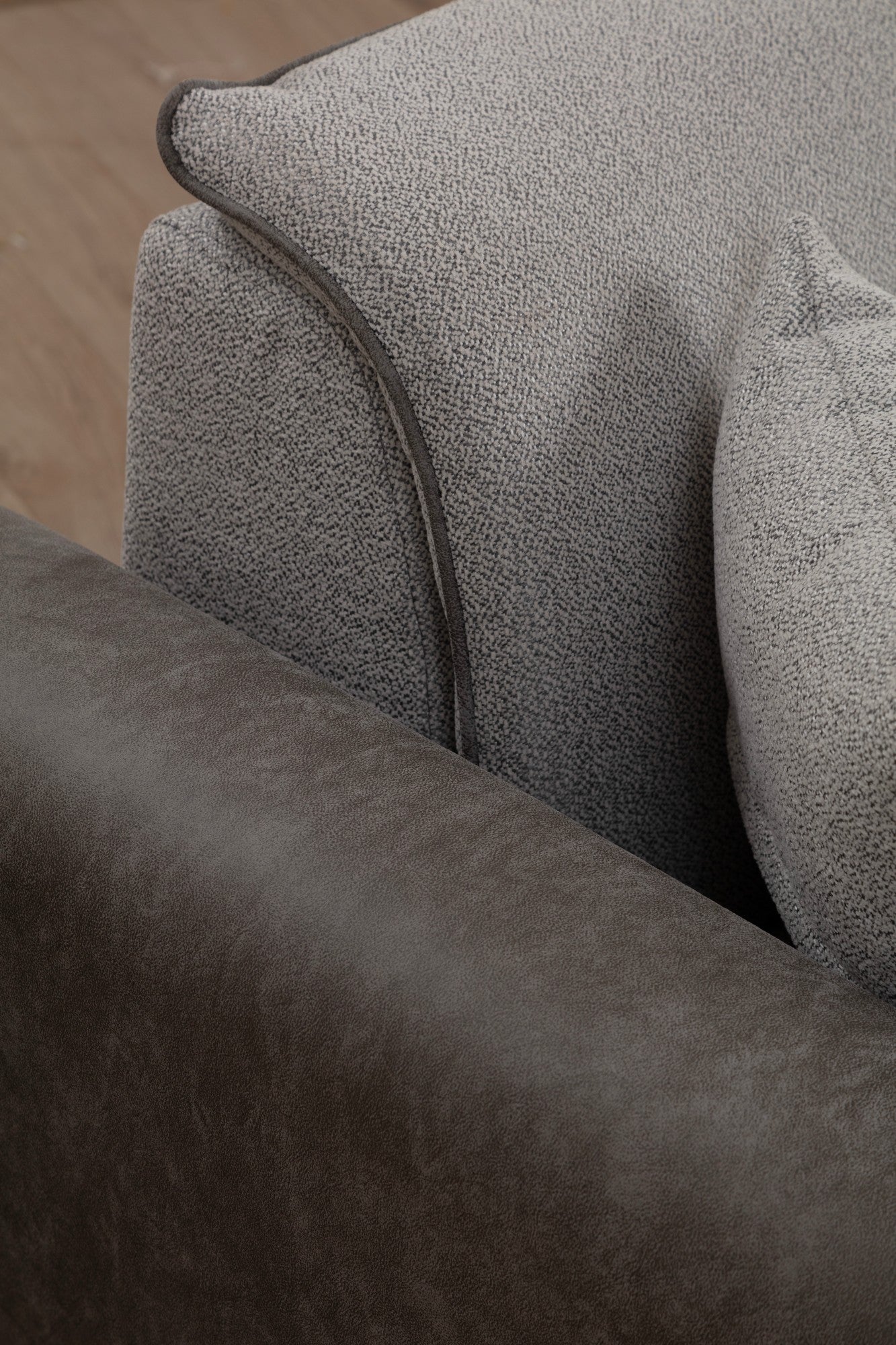 Sofá-cama de canto elegante, cinza, 150 x 260 cm | Estrutura em madeira de faia e aglomerado, 100% poliéster | Mecanismo giratório, tecido fácil de limpar, design moderno