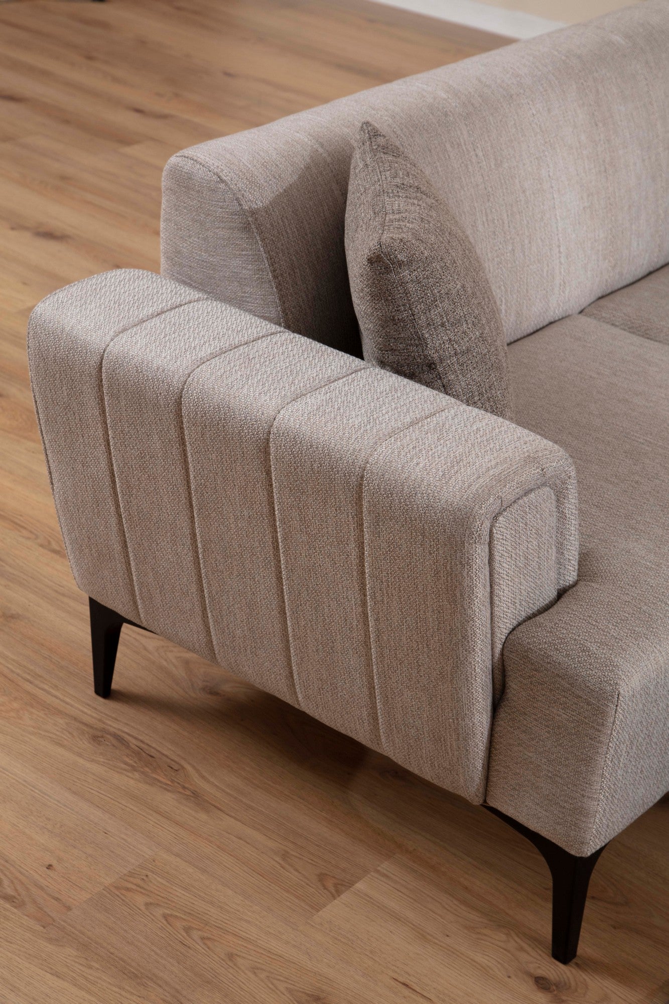 Sofá-cama elegante de 3 lugares, bege, 230 cm | Estrutura em madeira de faia, 100% poliéster, mecanismo giratório | Espuma confortável, tecido fácil de limpar, design moderno