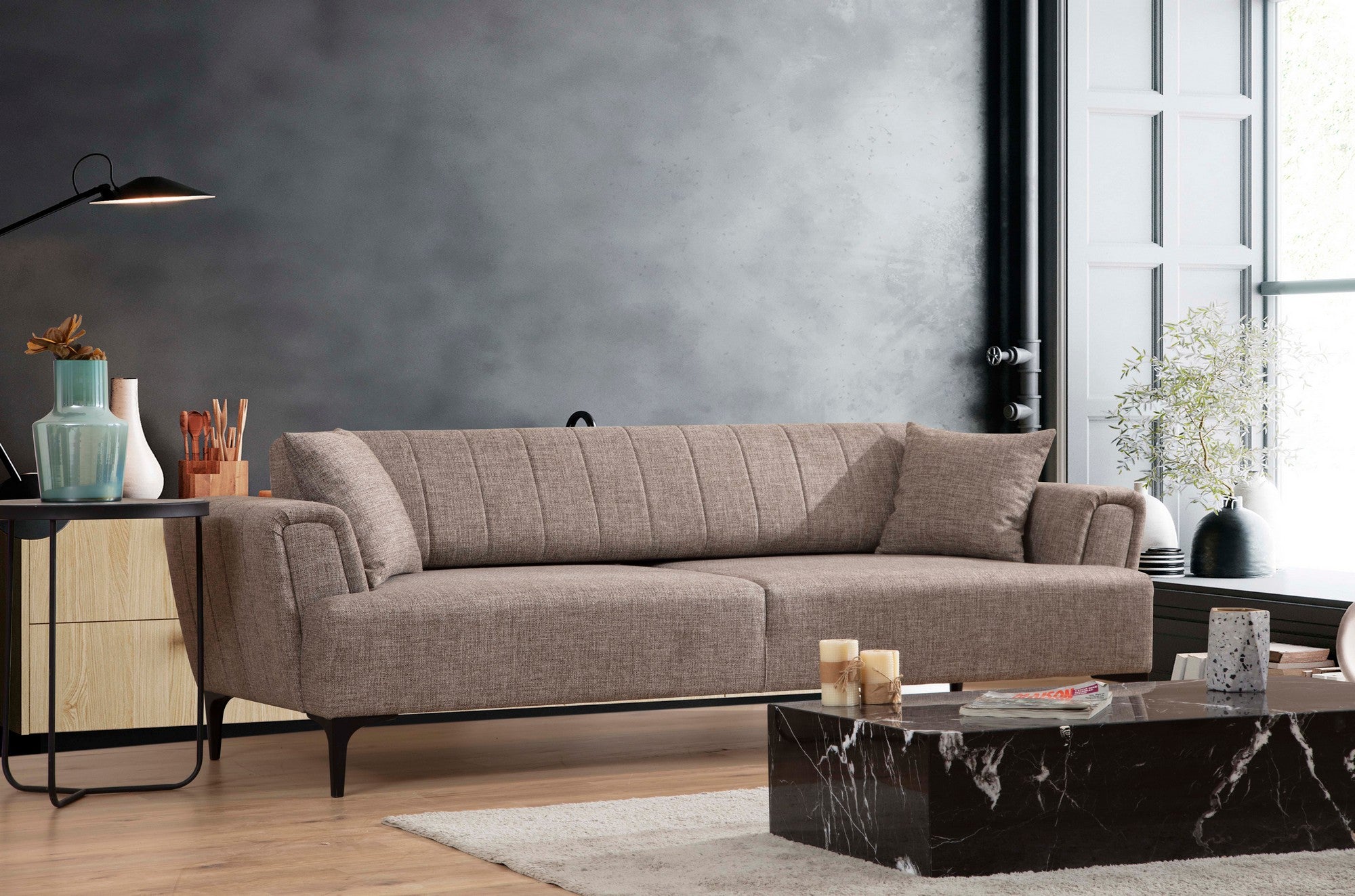 Sofá-cama elegante de 3 lugares, marrom claro, 230 x 95 x 77 cm | Estrutura em madeira de faia, 100% poliéster, mecanismo giratório | Perfeito para espaços modernos