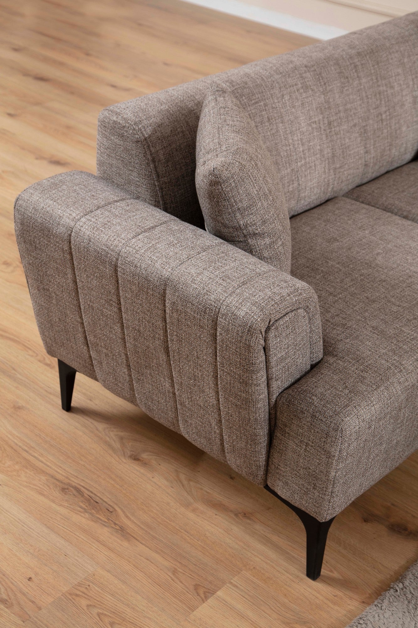 Sofá-cama elegante de 3 lugares, marrom claro, 230 x 95 x 77 cm | Estrutura em madeira de faia, 100% poliéster, mecanismo giratório | Perfeito para espaços modernos