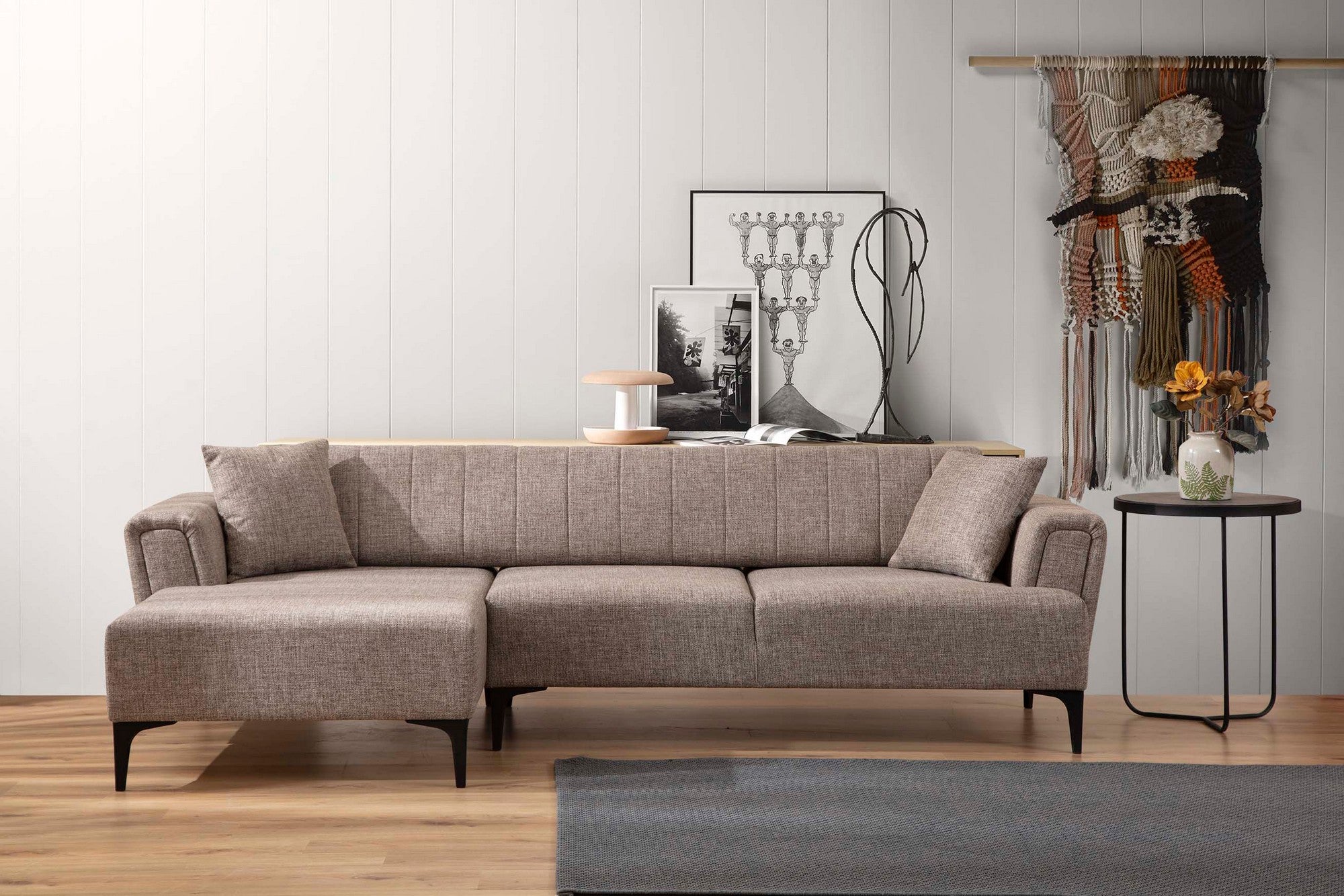 Sofá-cama de canto elegante, marrom claro, 140 x 270 cm | Estrutura em madeira de faia e aglomerado, 100% poliéster | Mecanismo de encosto giratório, design de fácil manutenção