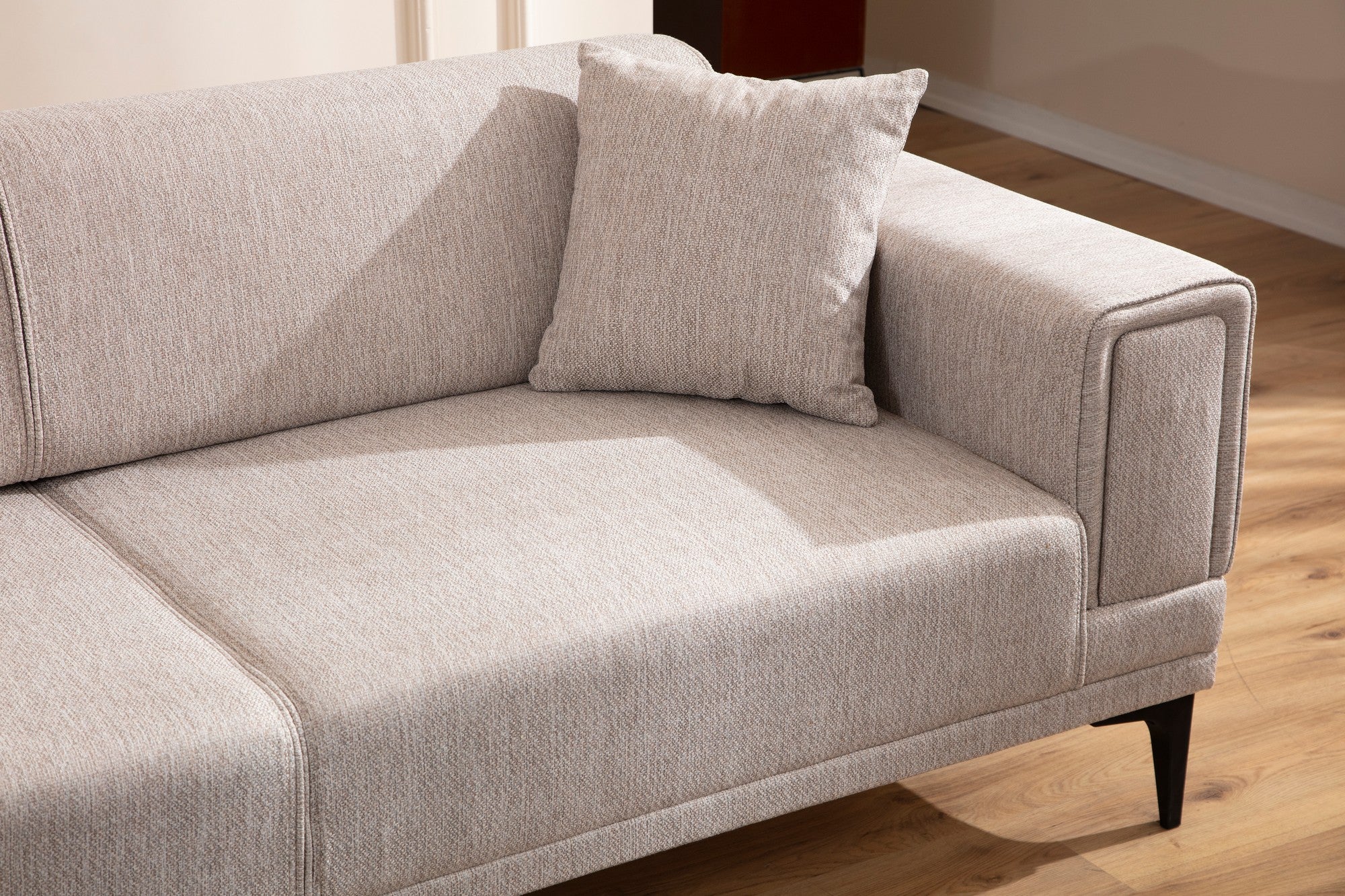 Sofá-cama elegante de 3 lugares, marrom claro, 230 x 95 x 77 cm | Estrutura em madeira de faia, 100% poliéster, mecanismo giratório | Perfeito para salas de estar modernas e espaços para hóspedes