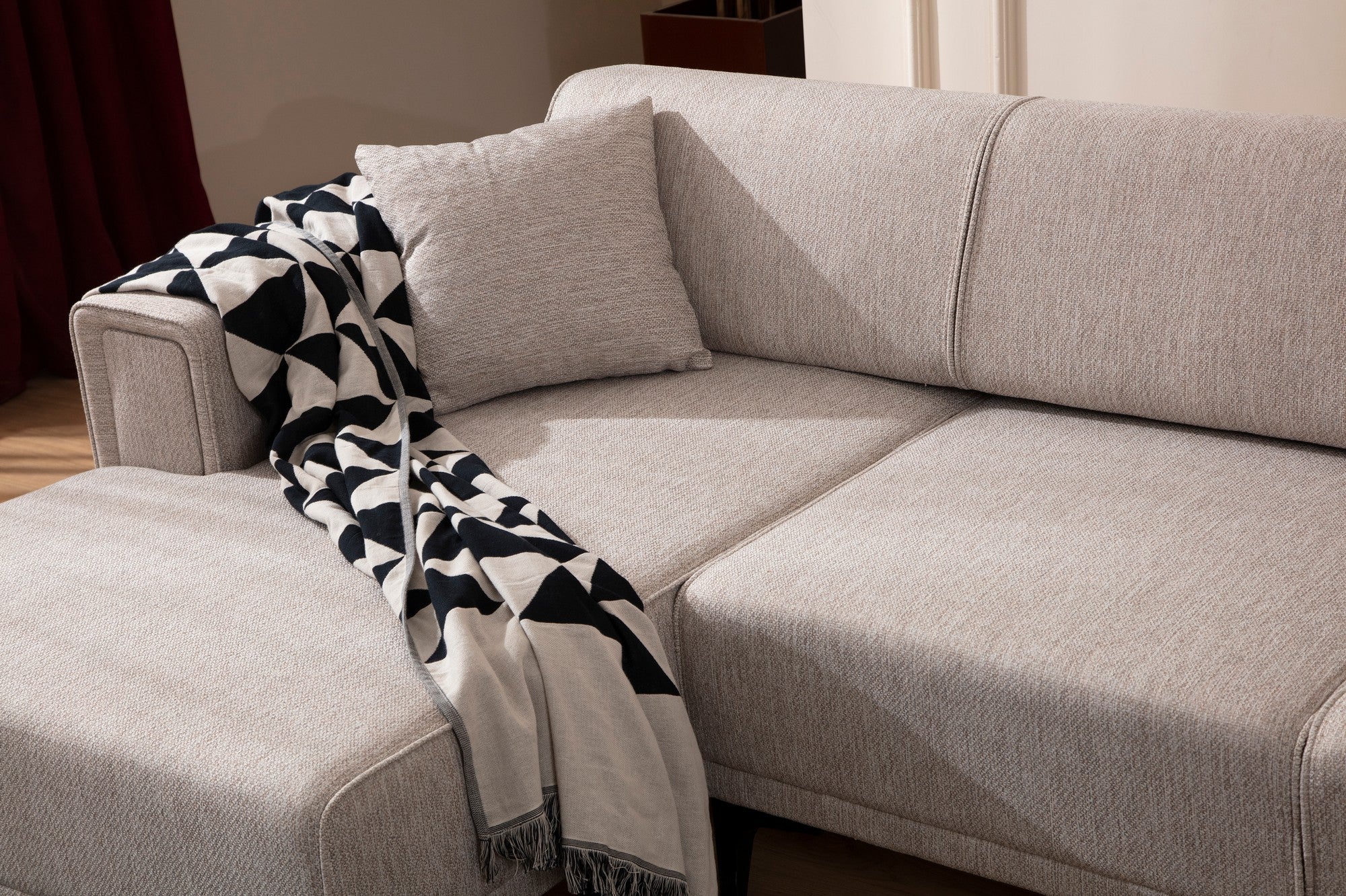Sofá-cama de canto elegante, marrom claro, 140x250 cm | Estrutura em madeira de faia e aglomerado, 100% poliéster, mecanismo giratório | Perfeito para espaços modernos