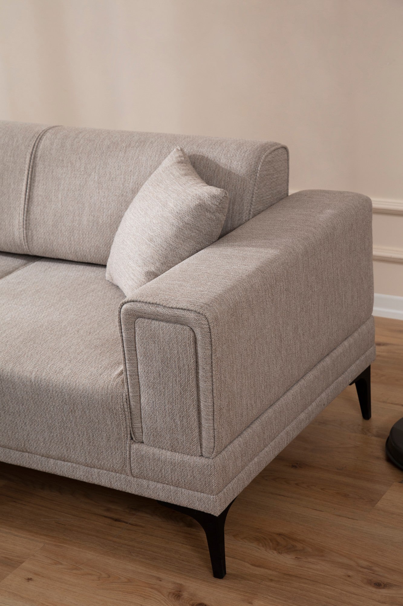 Sofá-cama de canto elegante, marrom claro, 140x250 cm | Estrutura em madeira de faia e aglomerado, 100% poliéster, mecanismo giratório | Perfeito para espaços modernos