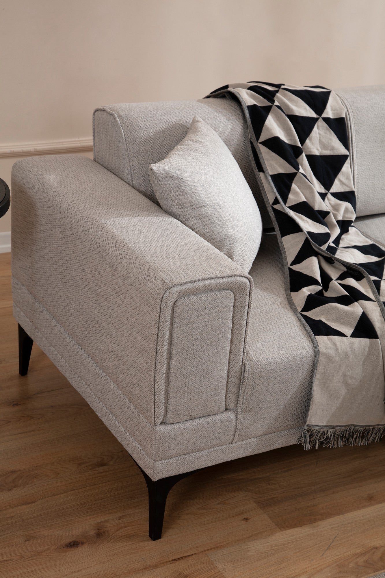 Sofá-cama de canto elegante, cru, 250x140 cm | Estrutura em madeira de faia e aglomerado, 100% poliéster | Mecanismo giratório, espuma macia, fácil de cuidar | Conforto moderno