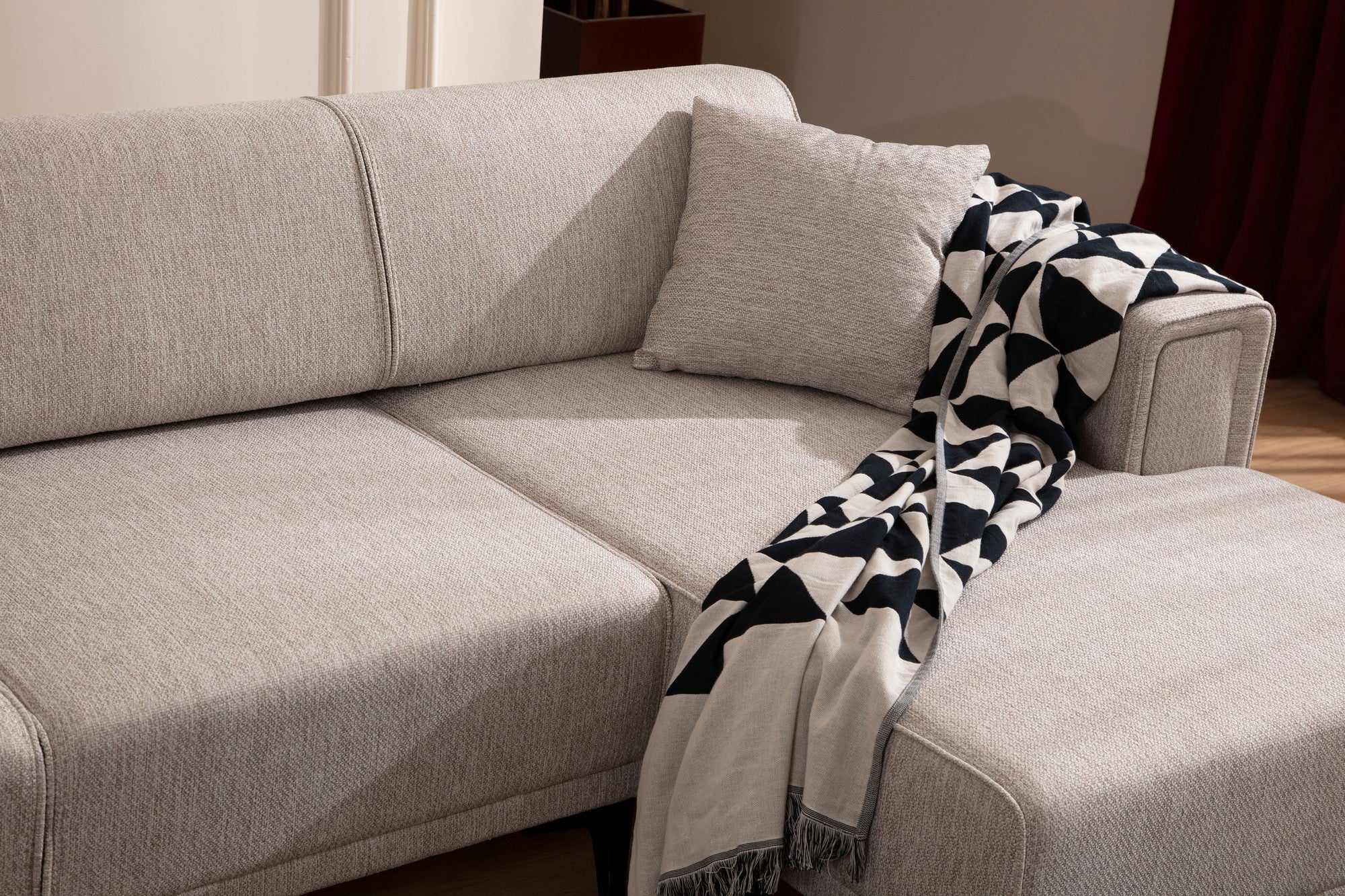 Sofá-cama de canto elegante, marrom claro, 250x140 cm | Estrutura em madeira de faia e aglomerado, 100% poliéster, mecanismo giratório | Perfeito para espaços modernos