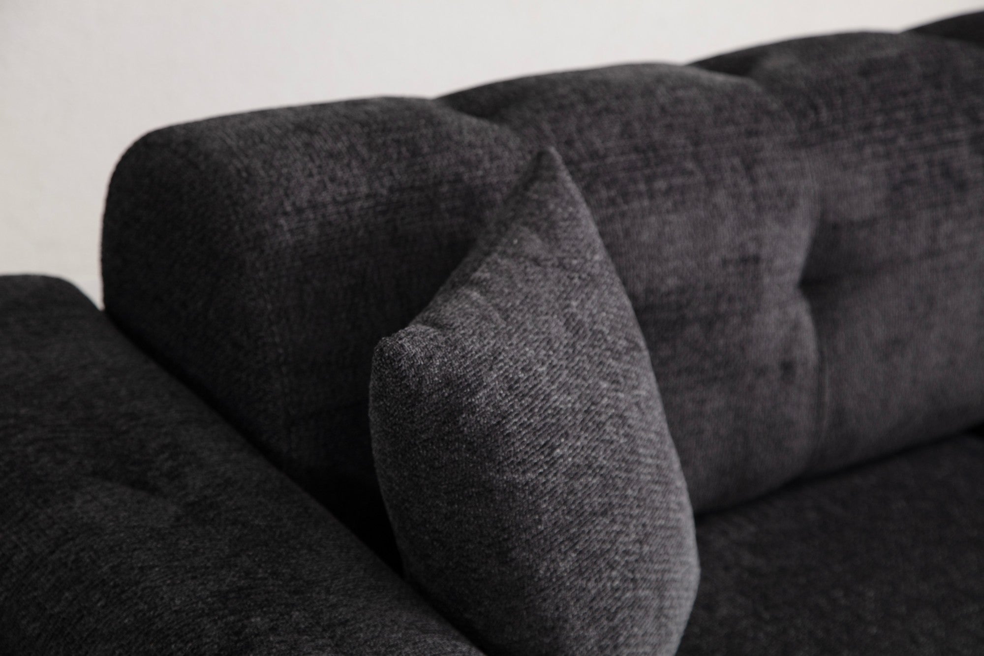Sofá-cama elegante de 3 lugares, preto, 225 x 92 x 76 cm | Estrutura em madeira de faia, 100% poliéster, mecanismo giratório para as costas | Perfeito para espaços modernos