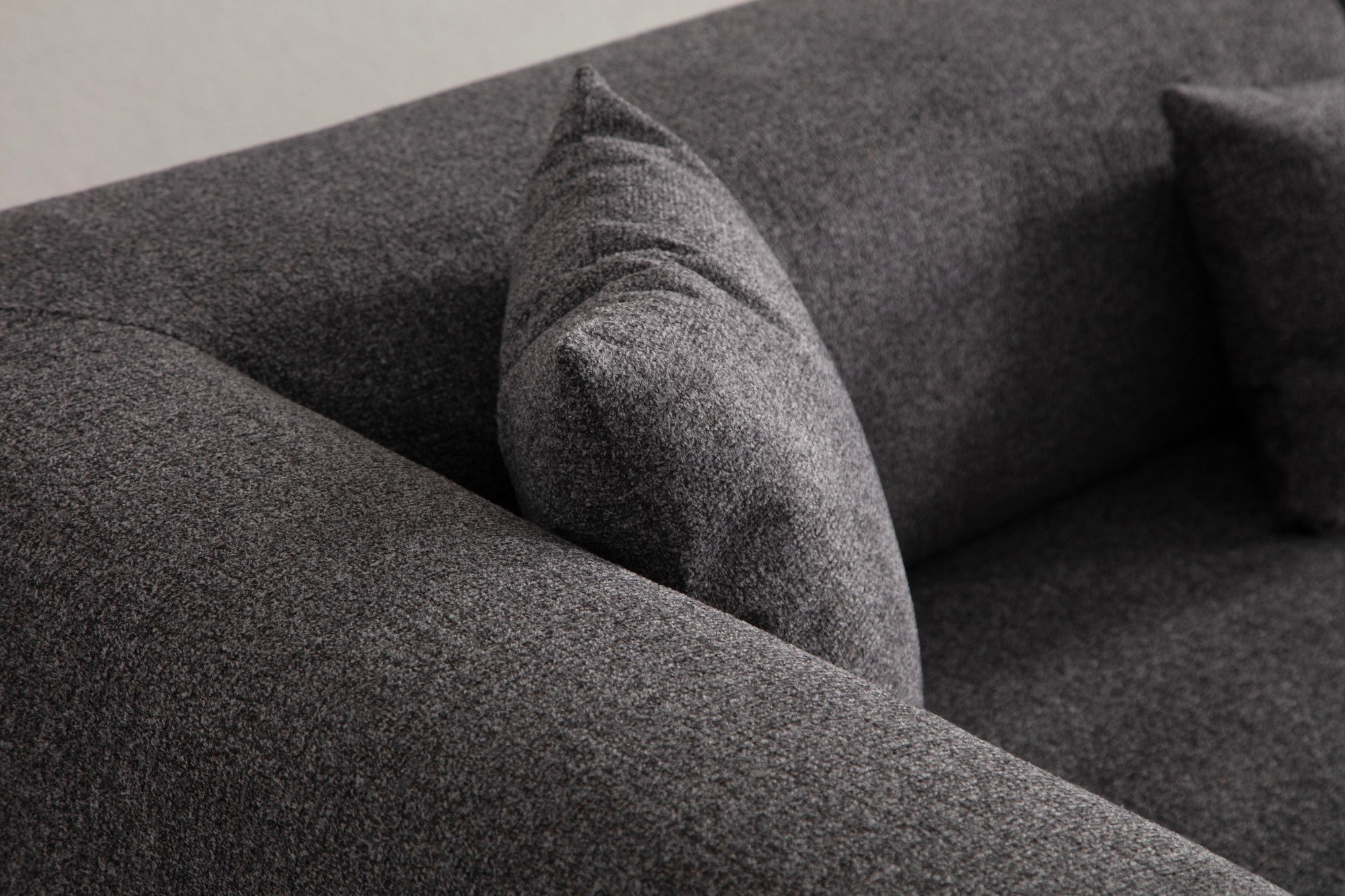 Sofá elegante de 3 lugares, antracite, 225 x 93 x 75 cm | Estrutura em madeira de faia e aglomerado, 100% poliéster, almofadas de espuma macia | Design moderno com pernas de metal preto