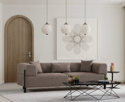 Sofá elegante de 3 lugares, marrom, 225 x 93 x 75 cm | Estrutura em madeira de faia e aglomerado, 100% poliéster, almofadas de espuma macia | Design moderno com pernas de metal preto