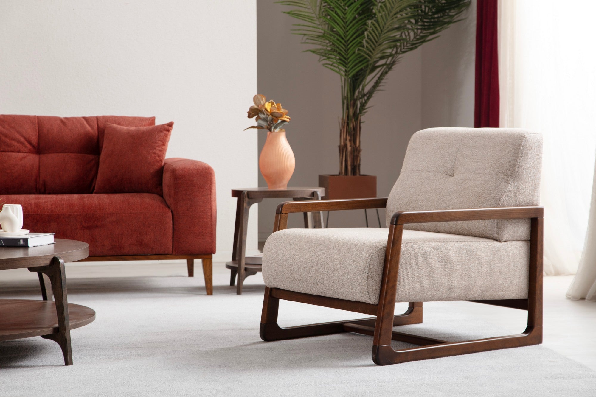 Poltrona Elegante, Bege, Estrutura em Madeira de Faia e Aglomerado, 80x67x77 cm | 100% Poliéster, Lavável a Seco, Almofada de Espuma Macia, Pernas de Nogueira | Perfeita para Sala de Estar e Escritório