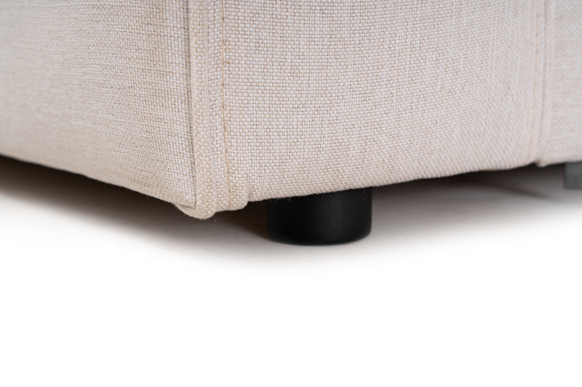 Sofá de 2 lugares em cru, tecido com textura macia, estrutura de faia e abeto, 220 x 69 x 90 cm | 30 almofadas de espuma DNS, elegantes e confortáveis para espaços modernos
