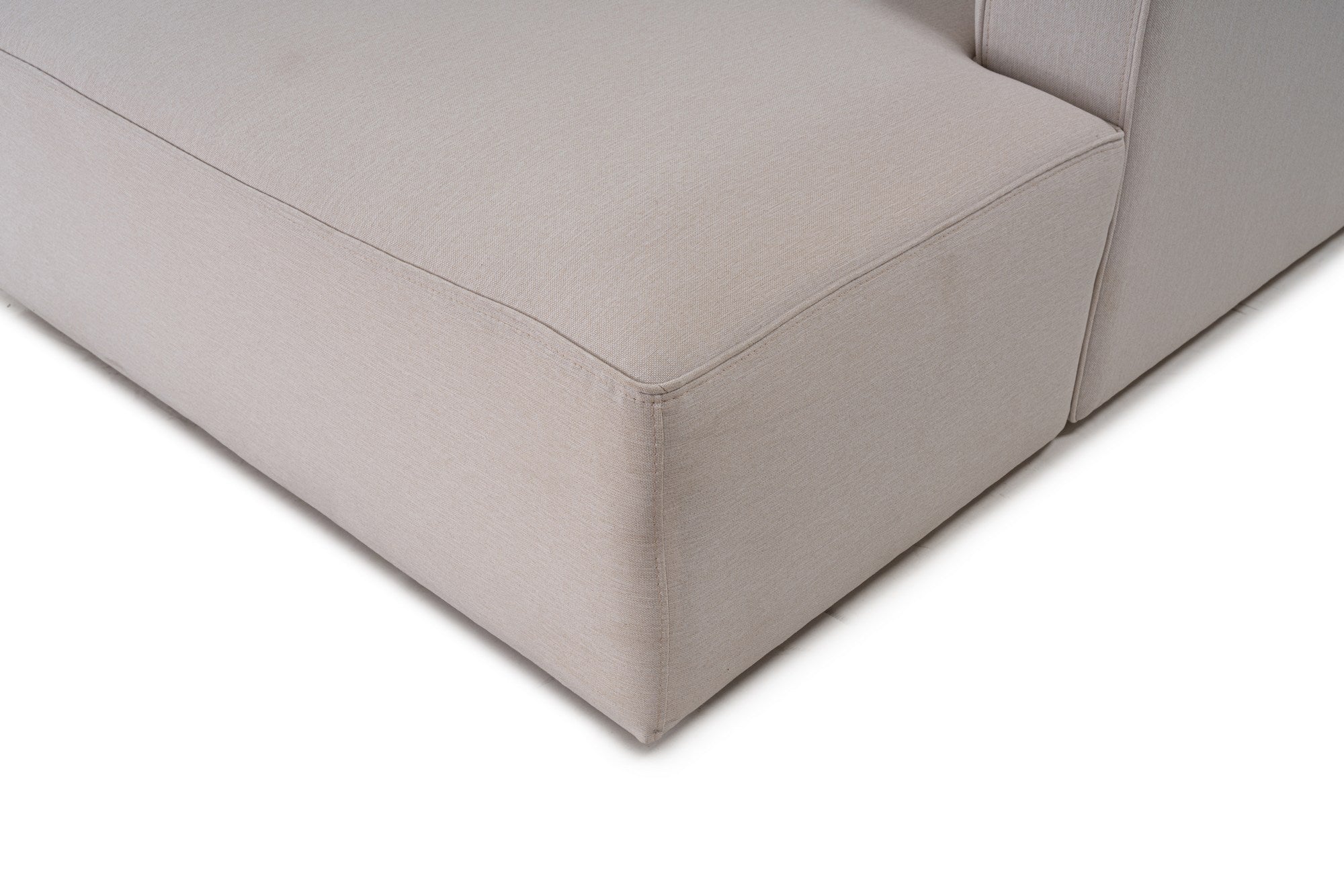 Sofá de canto elegante em cru, 230 cm x 180 cm x 69 cm | Tecido de textura macia, estrutura de faia e abeto, 30 almofadas de espuma DNS | Perfeito para salas de estar modernas