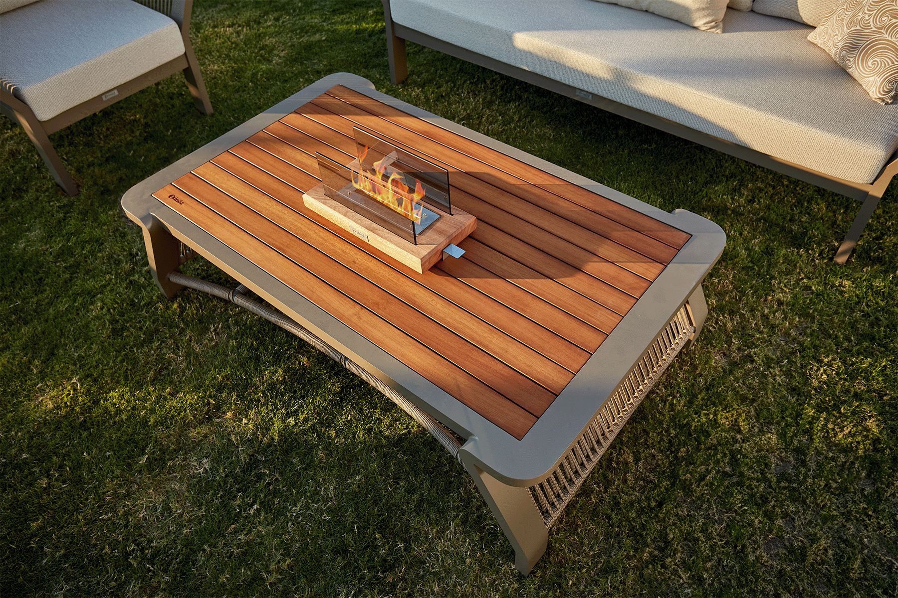 Conjunto de Lounge de Jardim – Sofá de 3 lugares e 2 sofás de 1 lugar – Cappuccino – Tecido 100% OLEFIN