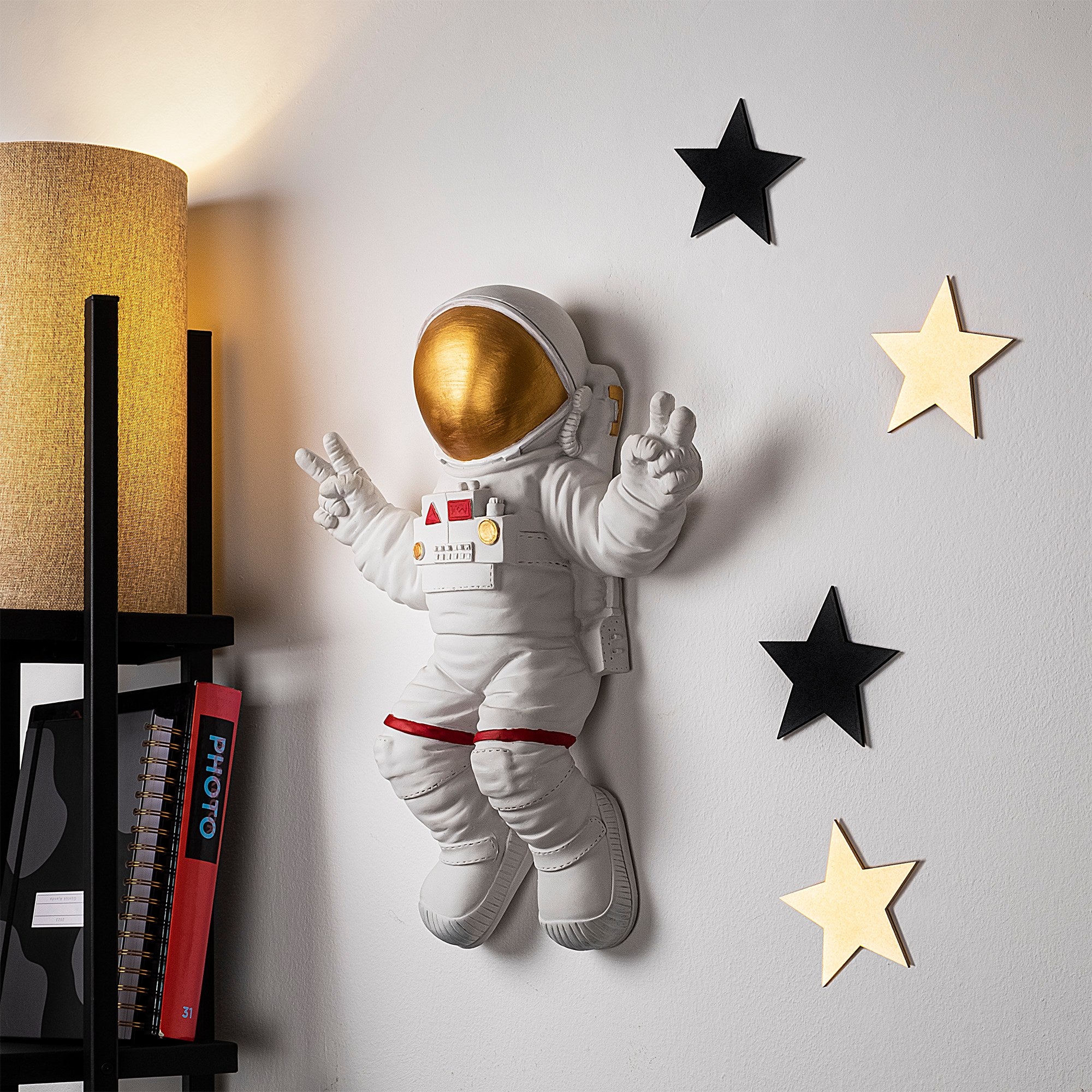 Acessório de parede decorativo elegante, branco e dourado, 35 x 47 x 10 cm | 100% poliéster | Perfeito para decoração moderna e interiores elegantes