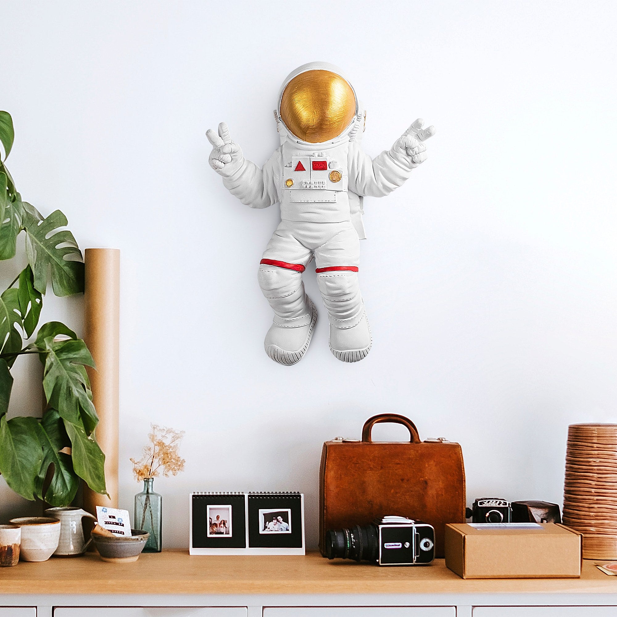 Acessório de parede decorativo elegante, branco e dourado, 35 x 47 x 10 cm | 100% poliéster | Perfeito para decoração moderna e interiores elegantes