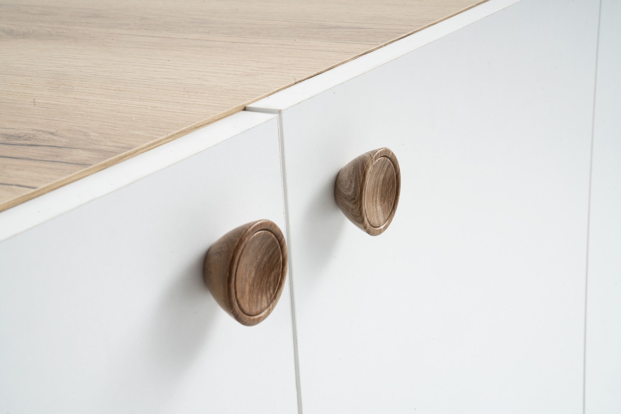 Aparador Escandinavo – 180 x 77,8 x 41 cm – Carvalho e Branco – Painel de Partículas