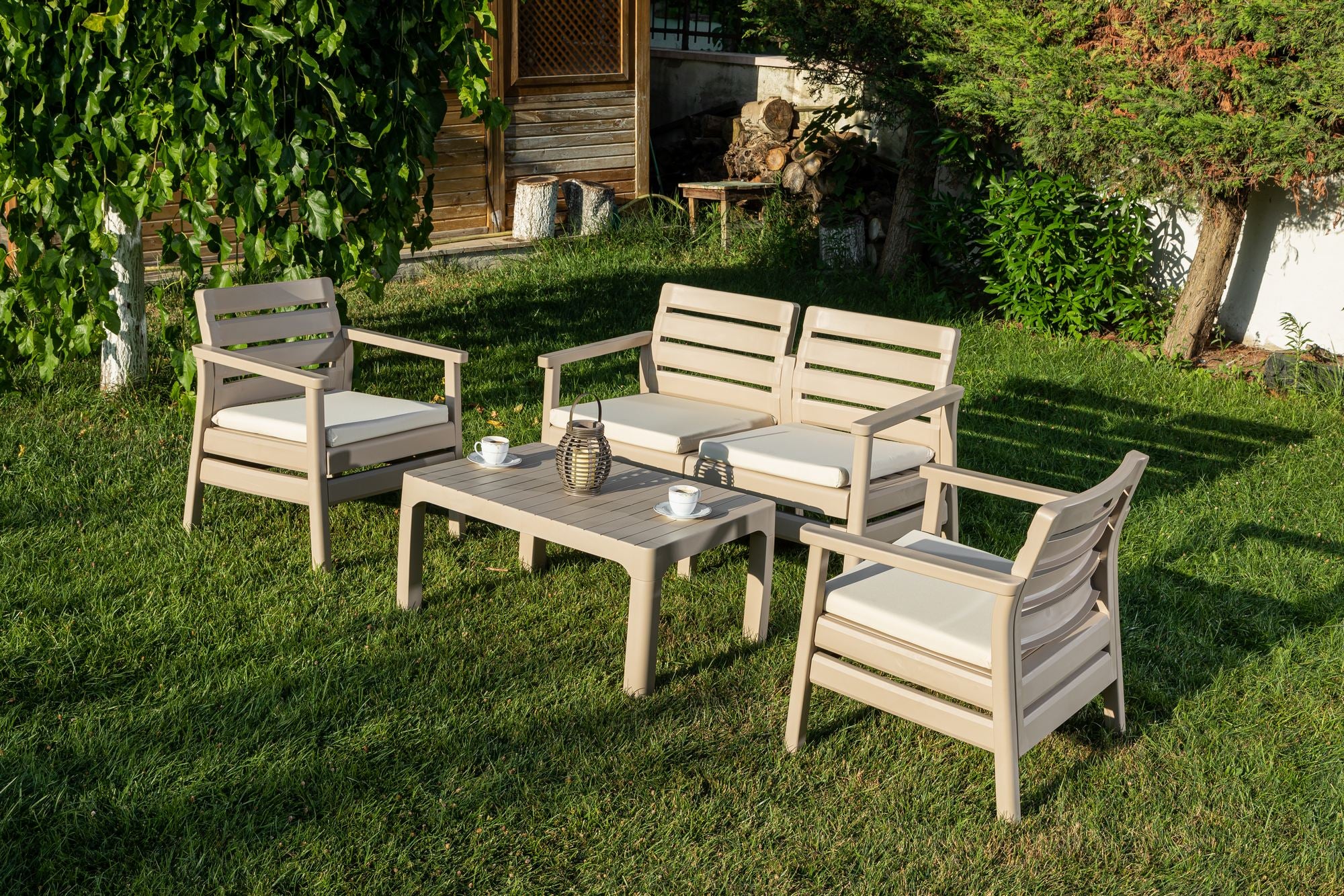 Conjunto de Jardim Desert Beige - Sofá 2 Lugares + 2 Sofás Individuais + Mesa de Centro em Polipropileno 100%