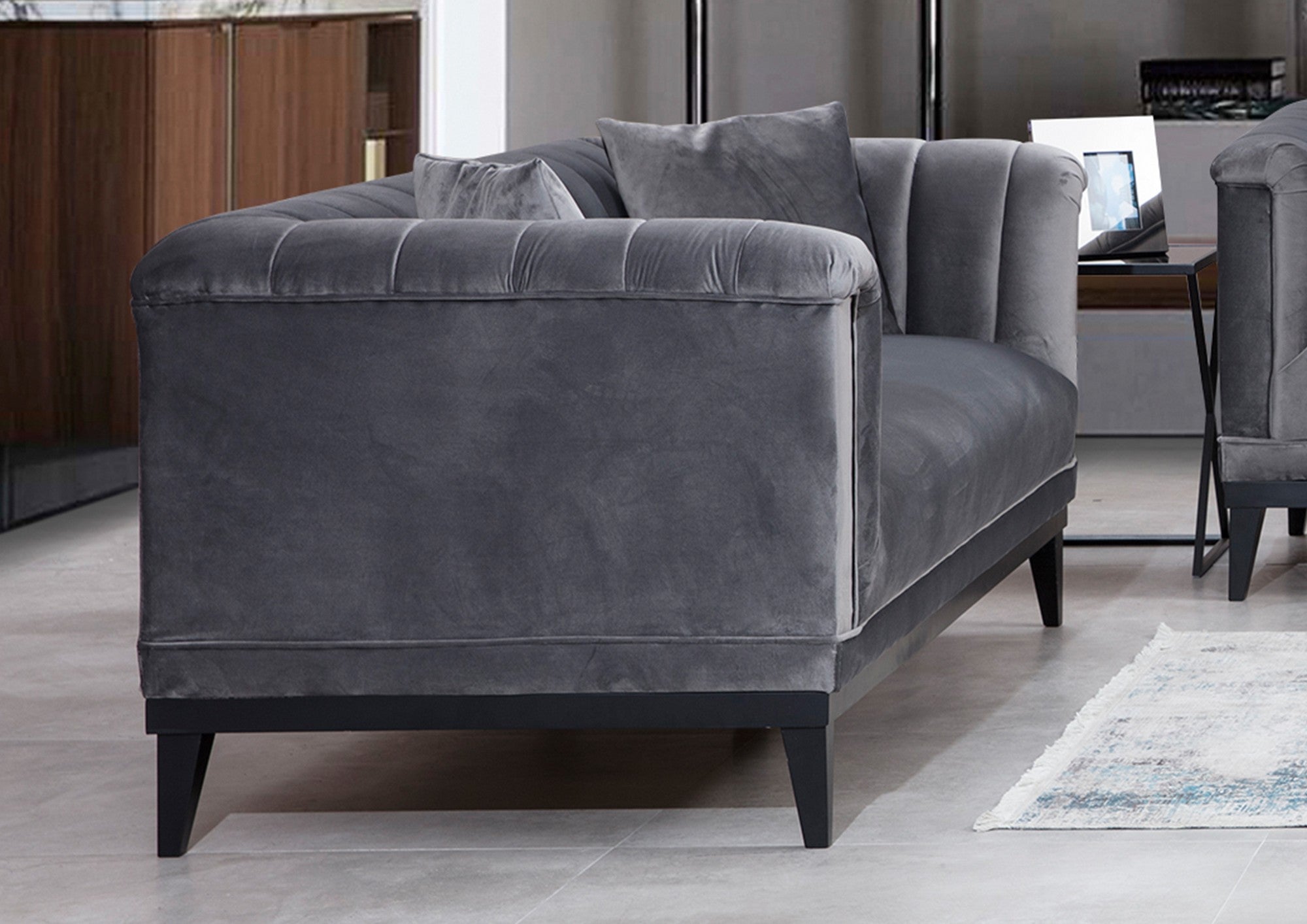 Sofá moderno de 3 lugares, cinza escuro, 225 cm | Estrutura de madeira de faia, 100% poliéster, sistema de sofá-cama, inclui 2 almofadas | Elegante e funcional para casa e escritório