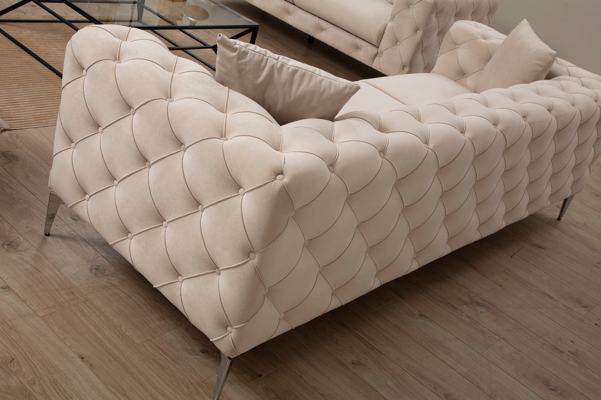 Sofá moderno de 2 lugares, cru, 197 x 73 x 90 cm | Estrutura em madeira de faia, 100% poliéster, pernas cromadas | Inclui 2 almofadas, capas removíveis, elegante e confortável