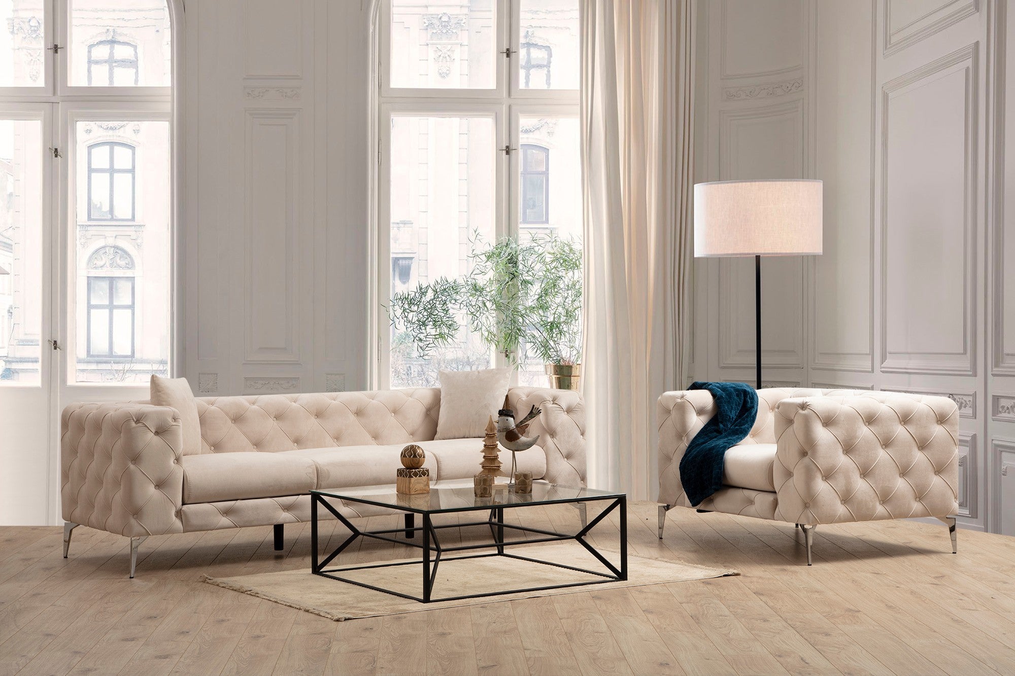 Sofá moderno de 3 lugares, cru, 237 cm | Estrutura em madeira de faia, 100% poliéster, pernas cromadas | Inclui 2 almofadas, capas removíveis, design elegante e confortável