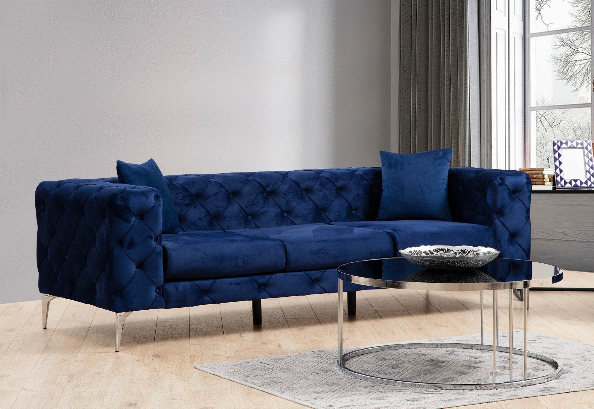 Sofá moderno de 3 lugares, azul-marinho, estrutura em madeira de faia e aglomerado | 100% poliéster, pernas cromadas, almofadas removíveis, inclui 2 travesseiros | Elegante e confortável