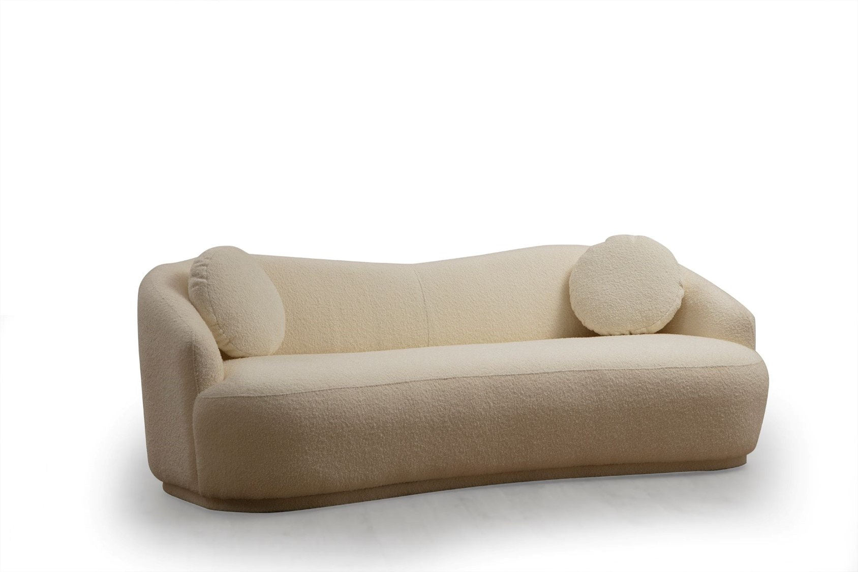 Sofá elegante de 3 lugares, cor creme, estrutura em madeira de faia e aglomerado, 225 cm | 100% poliéster, almofadas fixas, pés de nogueira | Design escandinavo moderno