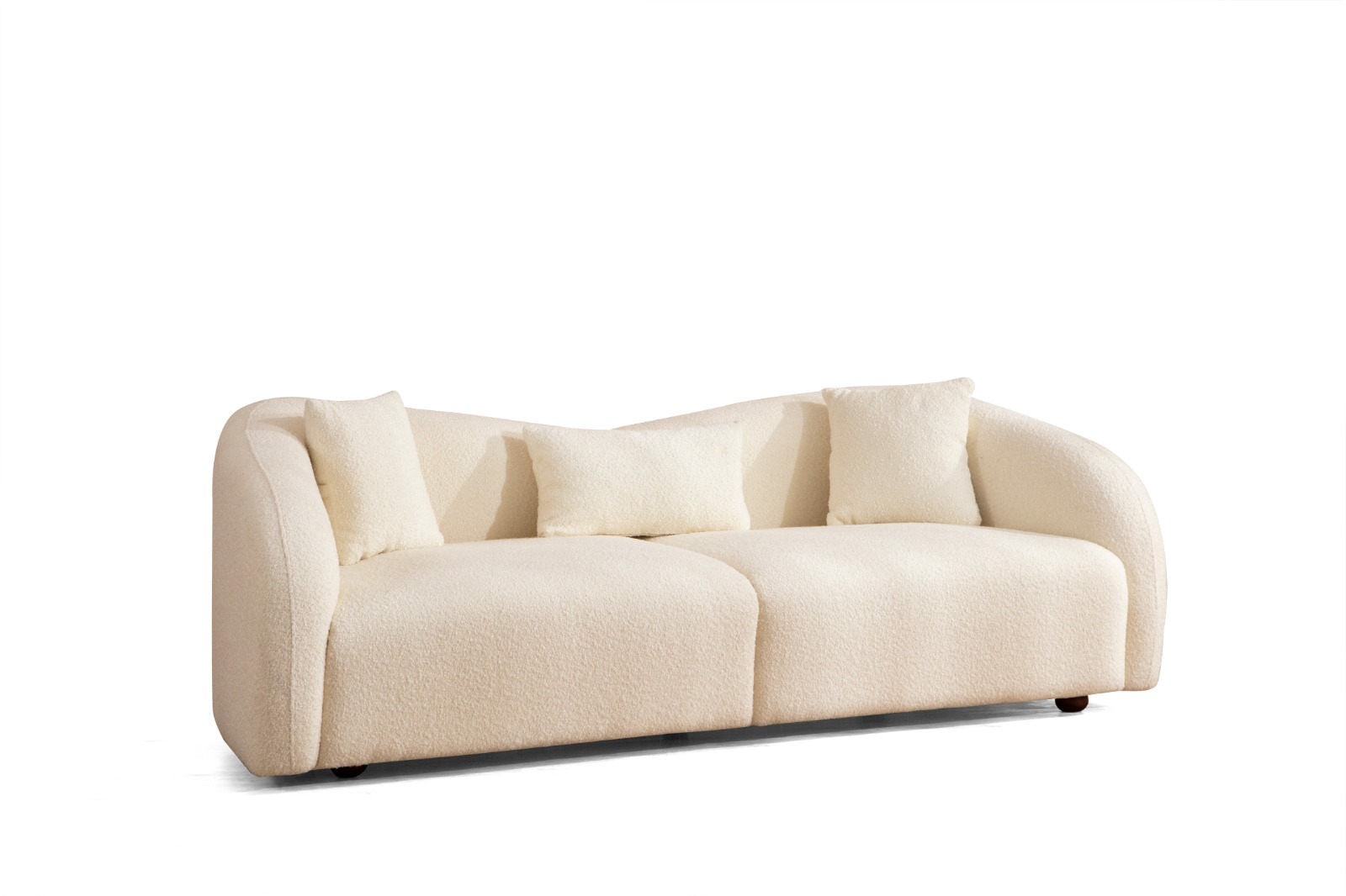 Sofá elegante de 3 lugares, cor creme, estrutura de madeira de faia e aglomerado, 236 cm | 100% poliéster, almofadas de espuma e penas, pernas de nogueira | Design escandinavo moderno