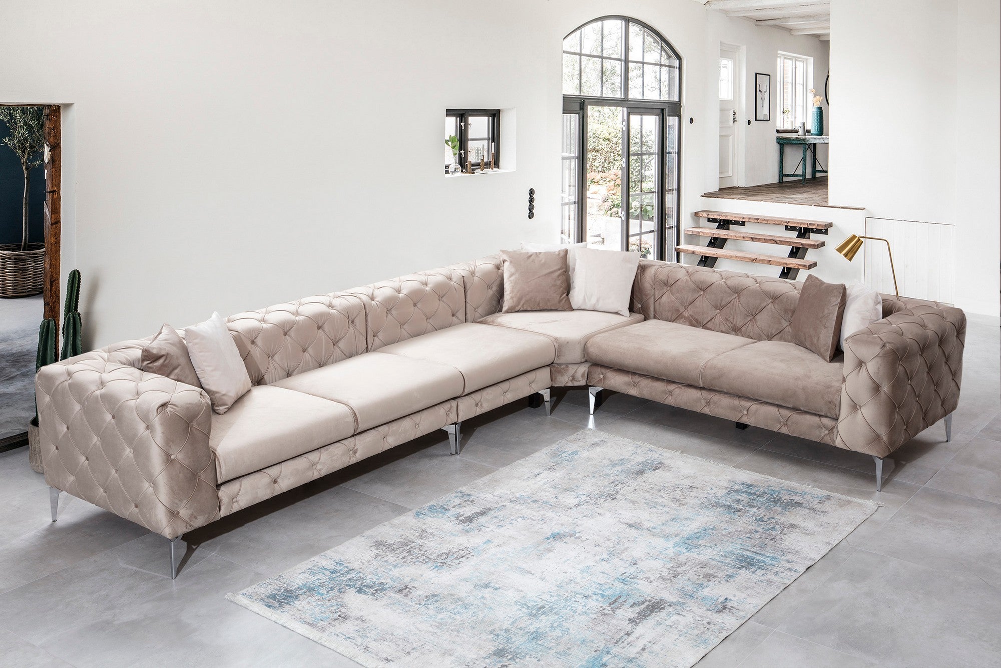 Sofá de canto moderno, bege, 310 cm | Estrutura em madeira de faia e aglomerado, 100% poliéster, 5 almofadas incluídas | Elegante e confortável para qualquer ambiente