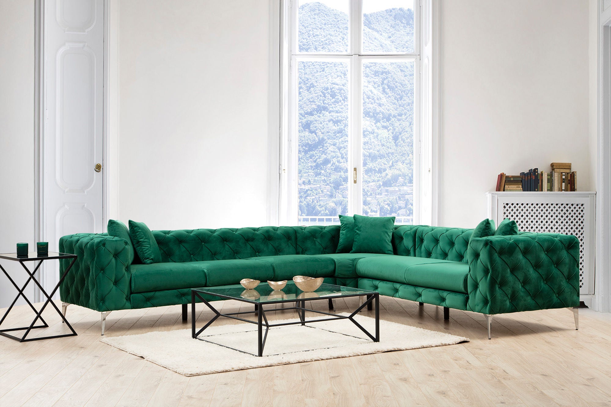 Sofá de canto moderno verde, 310 cm | Estrutura em madeira de faia e aglomerado, 100% poliéster, 6 almofadas incluídas | Capas removíveis, pernas de metal, elegante e confortável
