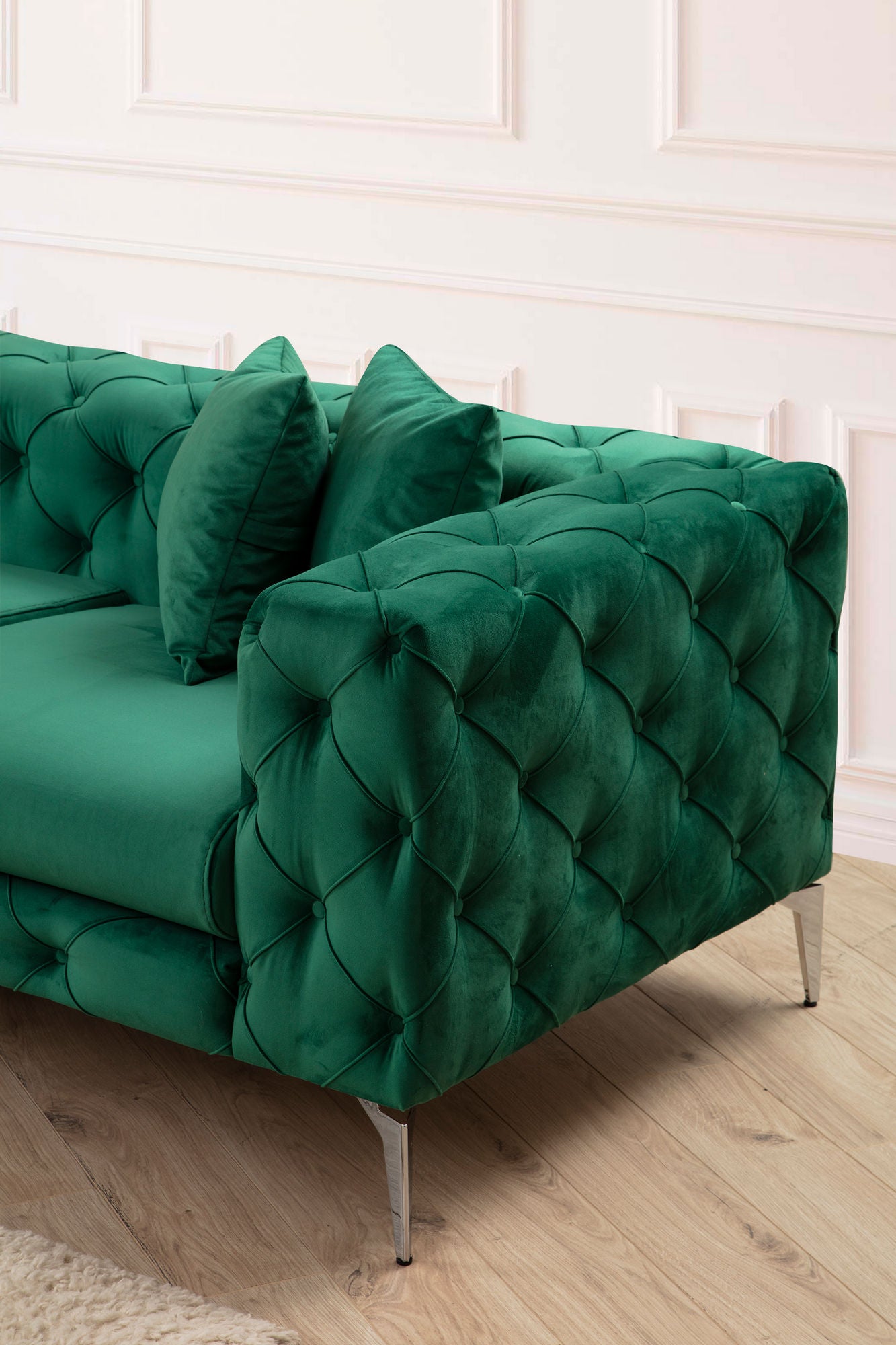 Sofá de canto moderno verde, 310 cm | Estrutura em madeira de faia e aglomerado, 100% poliéster, 6 almofadas incluídas | Capas removíveis, pernas de metal, elegante e confortável
