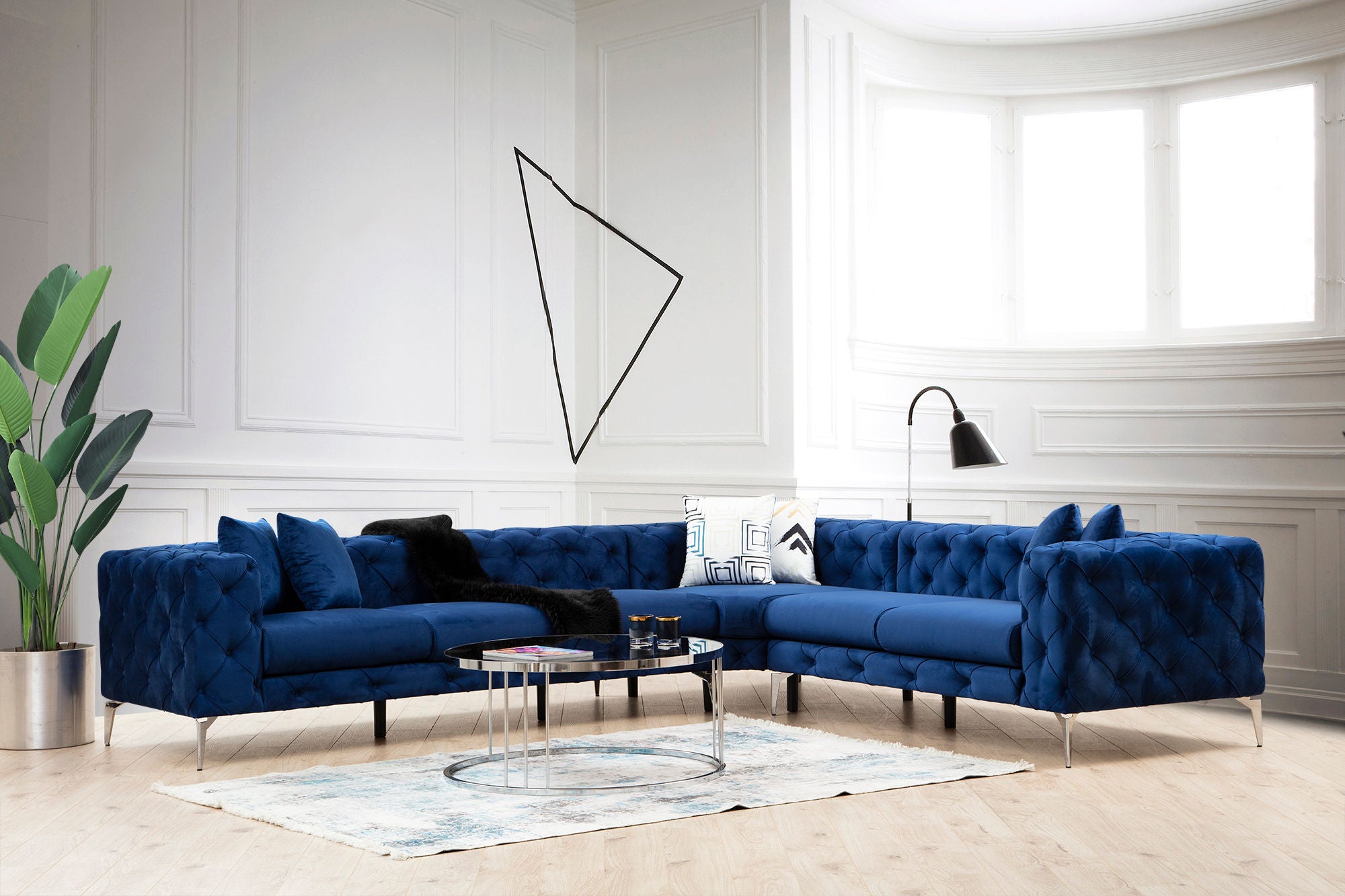 Sofá de canto elegante azul-marinho, estrutura de madeira de faia e aglomerado, 310 x 270 cm | 100% poliéster, 6 almofadas, capas removíveis, pernas de metal | Design moderno e glamouroso