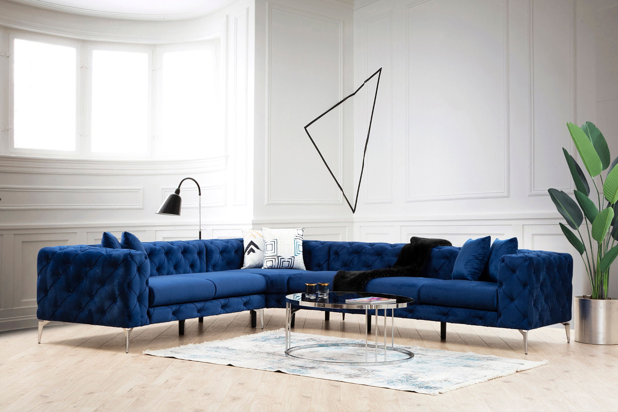 Sofá de canto elegante azul-marinho, estrutura de madeira de faia e aglomerado, 310 x 270 cm | 100% poliéster, 6 almofadas, capas removíveis, pernas de metal | Design moderno e glamouroso