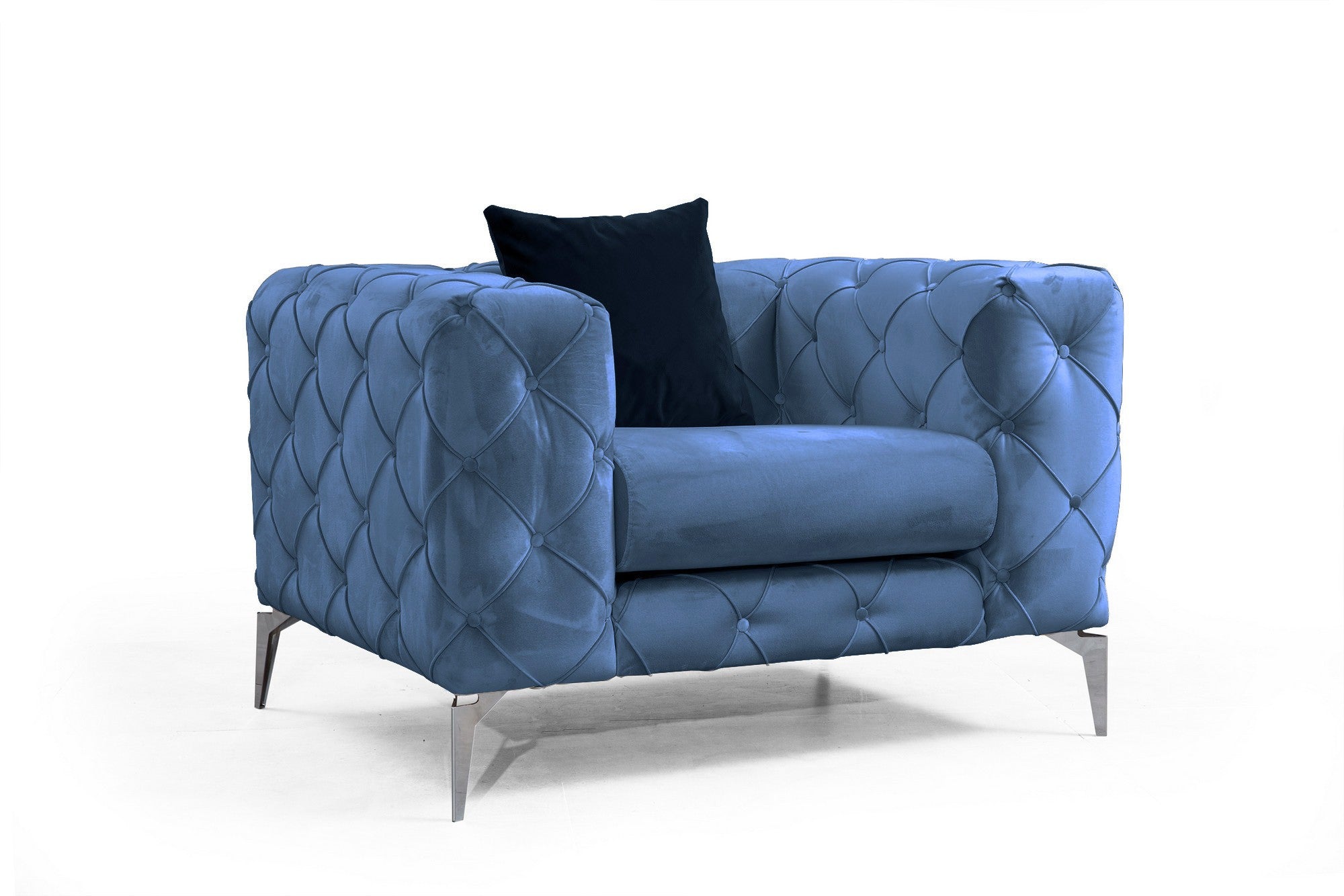 Poltrona moderna com pernas cromadas, tecido azul, 108 cm | Estrutura em madeira de faia e aglomerado, 100% poliéster, capa de almofada removível | Design elegante e confortável para residências e hotéis