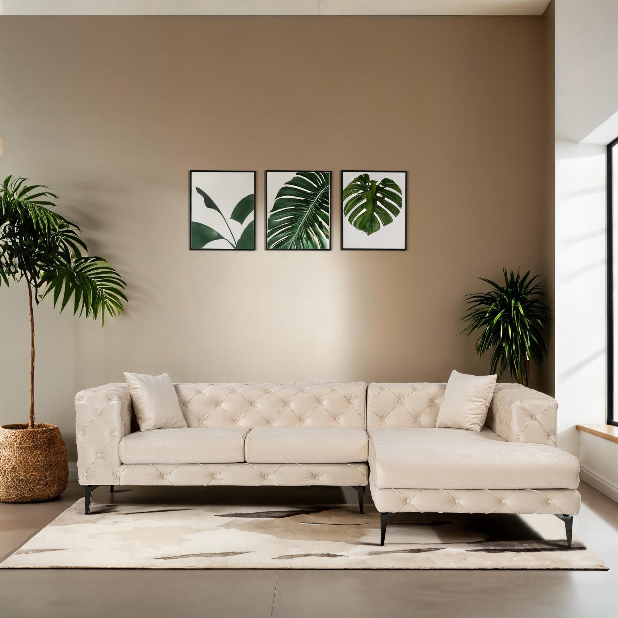 Sofá de canto elegante, estrutura em madeira de faia e aglomerado, 270 cm, bege e preto, 100% poliéster, almofadas removíveis, pés de metal | Perfeito para espaços modernos