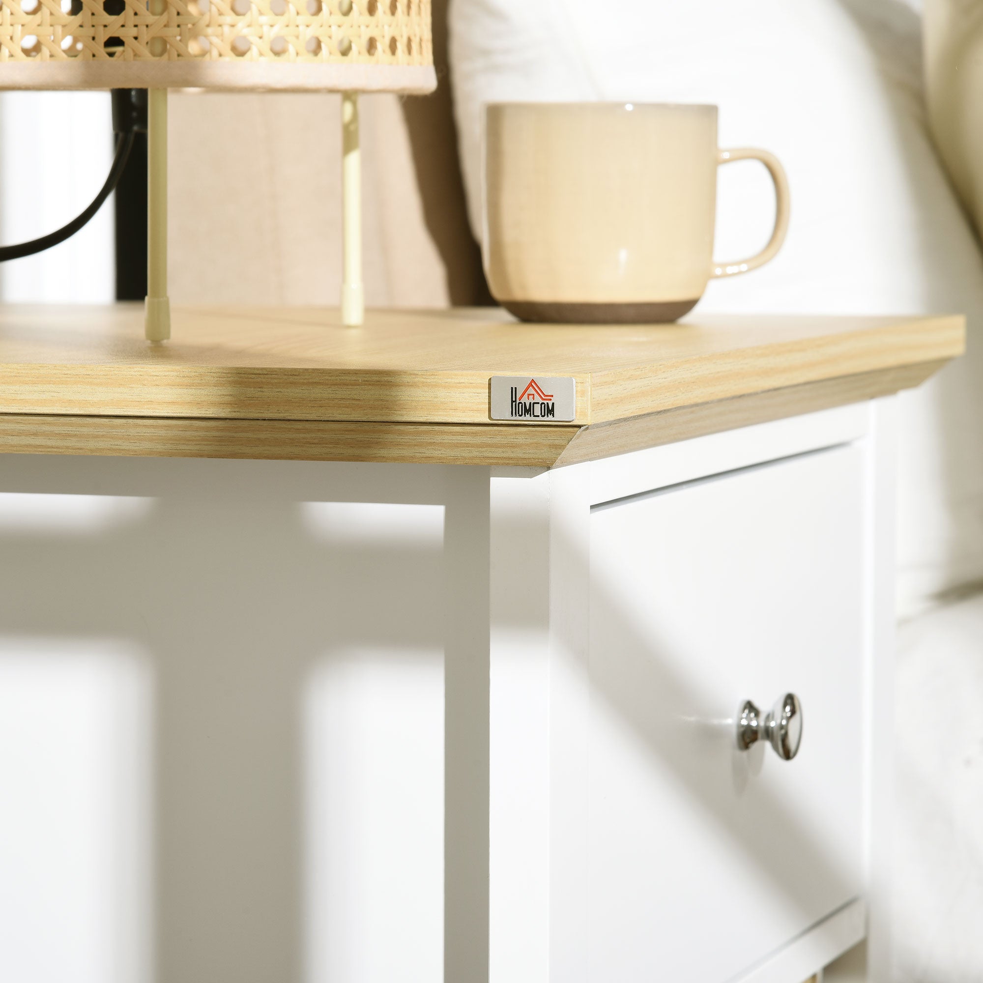 Mesa de Cabeceira Moderna com Gaveta de Armazenamento e Cesto de Vime 49x39x64 cm Branco e Madeira