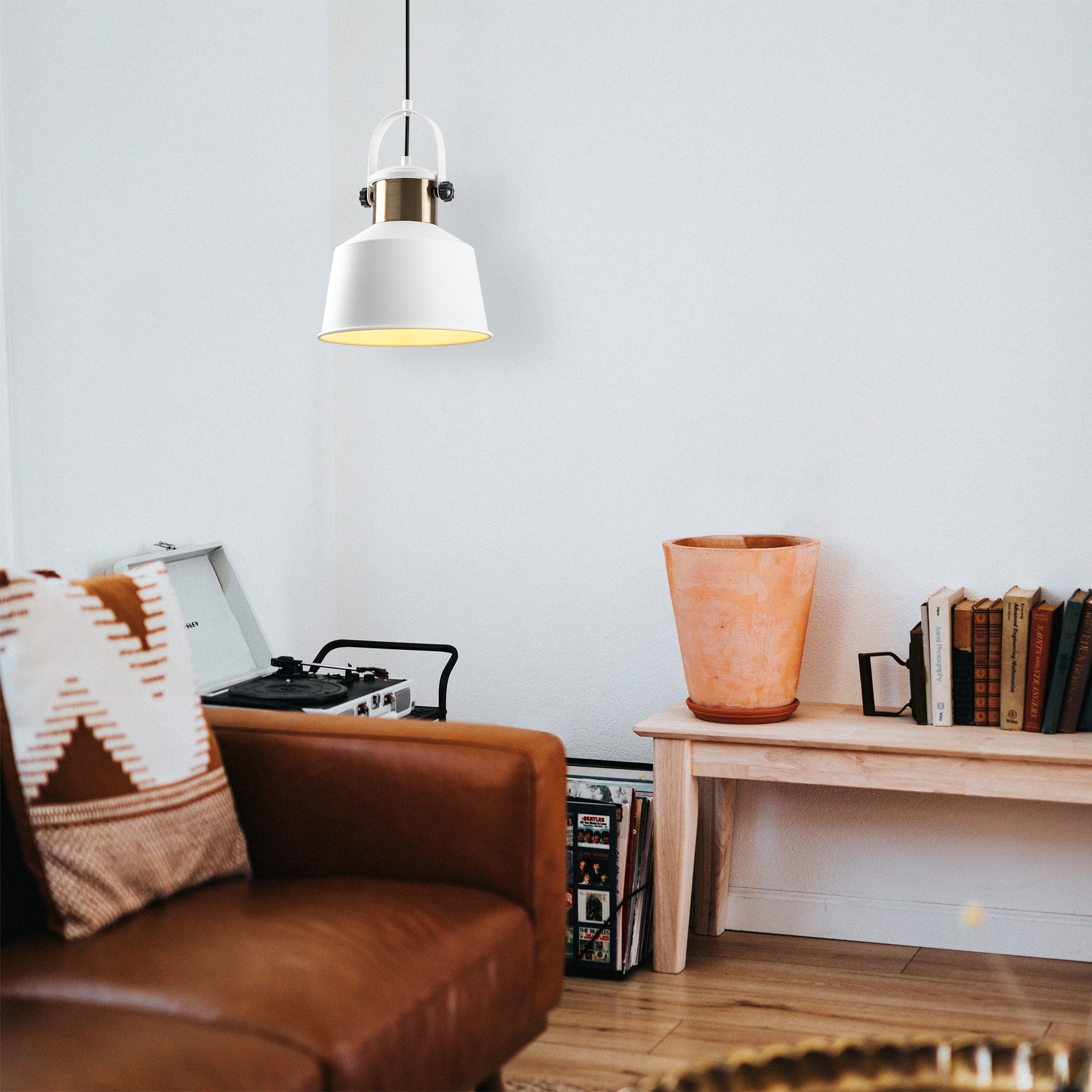 Candeeiro de Teto Branco Moderno, Corpo em Metal, 26x26 cm, Altura 136 cm, Ajustável, Soquete E27, Design Glamouroso e Escandinavo | Perfeito para Interiores Elegantes