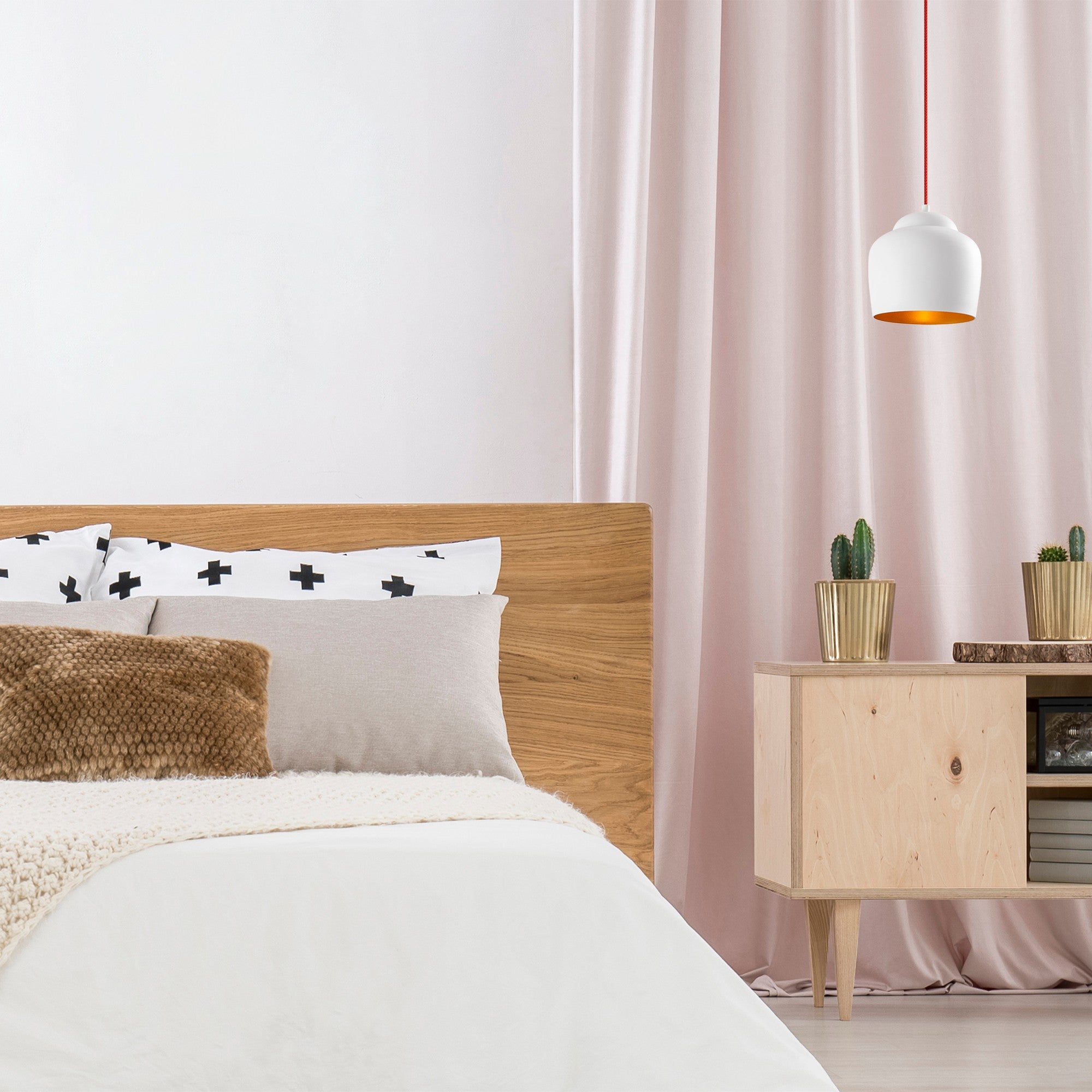 Candeeiro de Teto Escandinavo, Corpo em Metal, 22 x 22 cm, Altura 123 cm | Branco e Vermelho, Soquete E27, Máx. 40 W | Iluminação Elegante para Espaços Modernos