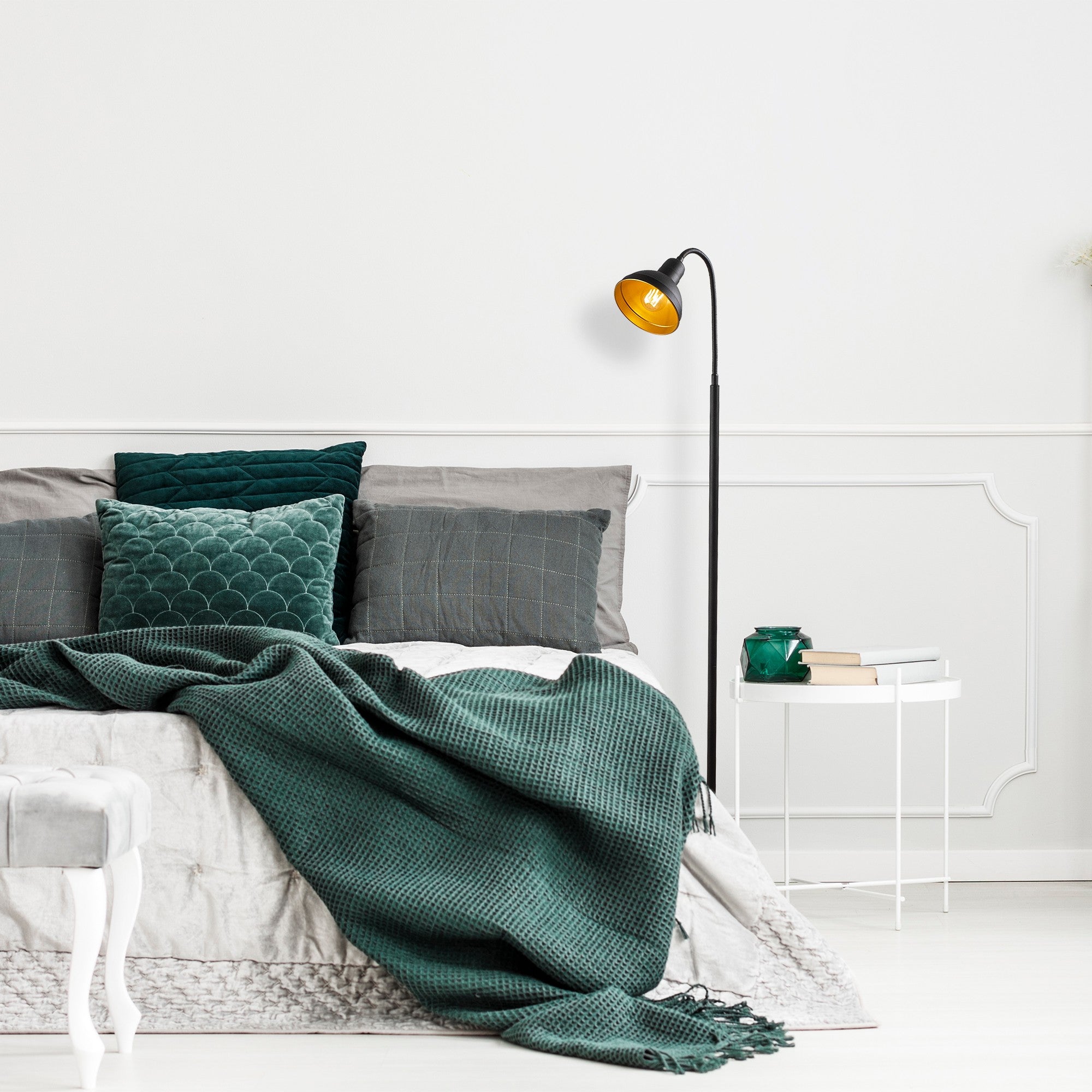 Candeeiro de Pé – 150 cm – Preto e Dourado – Metal