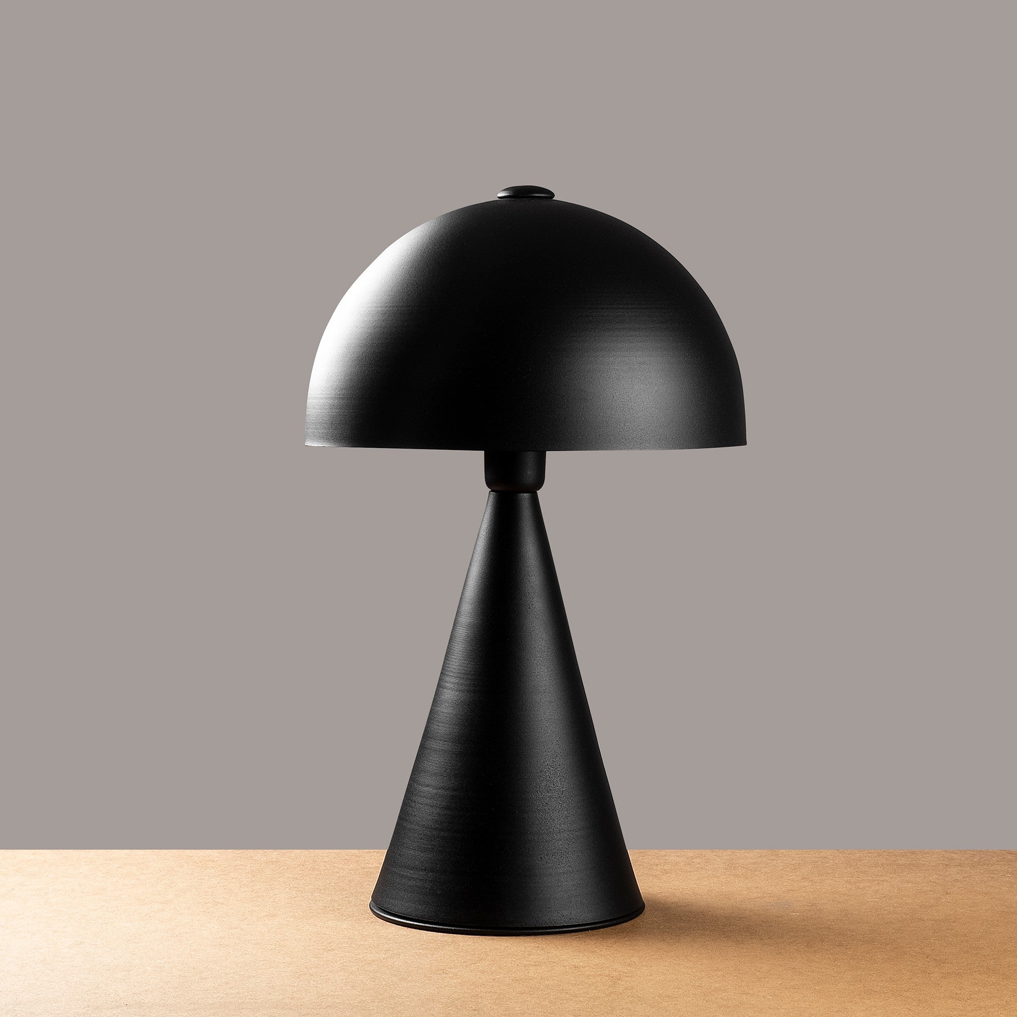 Candeeiro de Mesa – 30 x 30 cm – Preto – Ferro