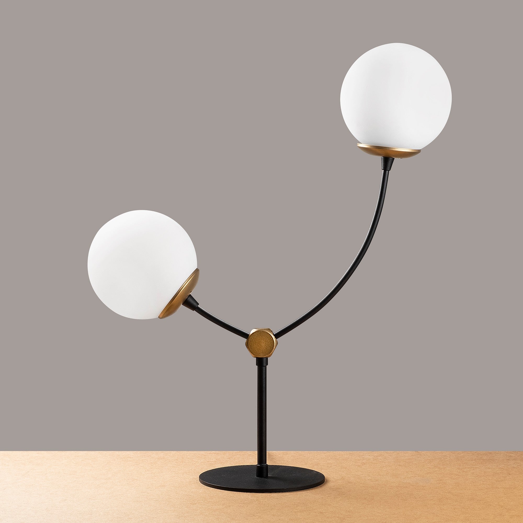 Candeeiro de Mesa Estilo Escandinavo, Corpo de Metal com Tampa de Vidro, 59 cm de Altura, Preto e Branco, 2 x E27 máx. 40 W, Cabo de 200 cm | Design Elegante e Moderno