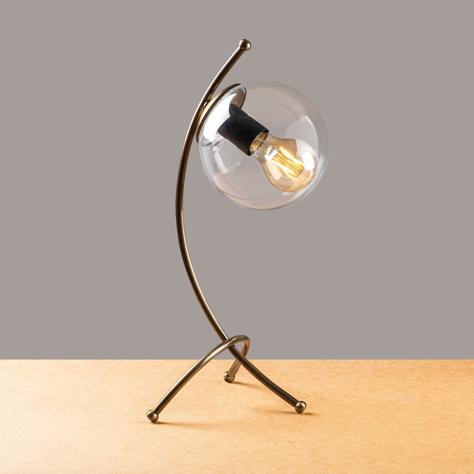 Candeeiro de Mesa – 43 cm de altura – Vintage – Metal e Vidro